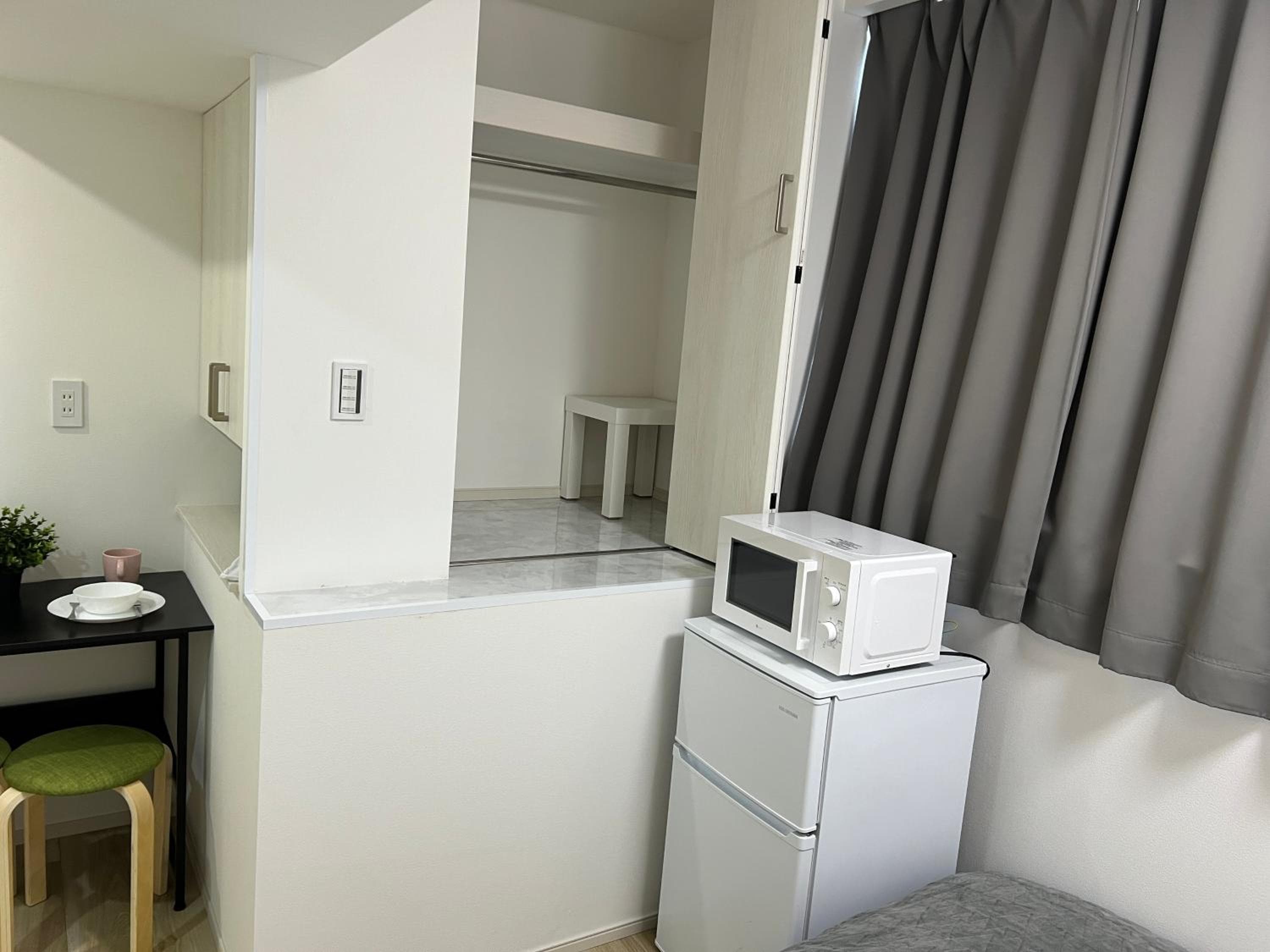 Ikebukuro Area R1 NishiikeApartment 5F No Elevator, Tokyo, photo 2