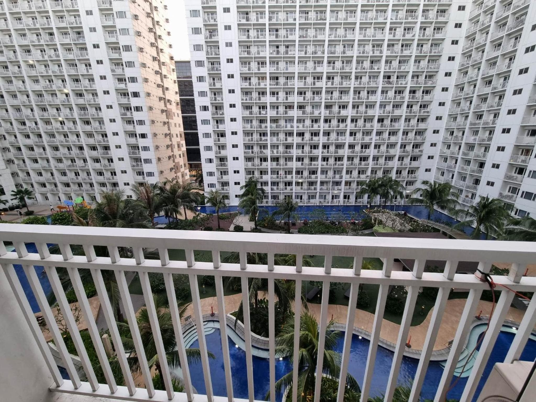 Industrial Design Bachelor's Pad with Pool View in Shore Residences, Manila, photo 3