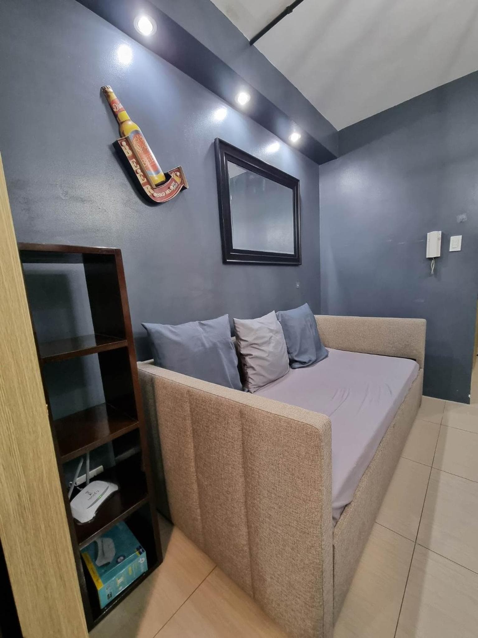 Industrial Design Bachelor's Pad with Pool View in Shore Residences, Manila, photo 2