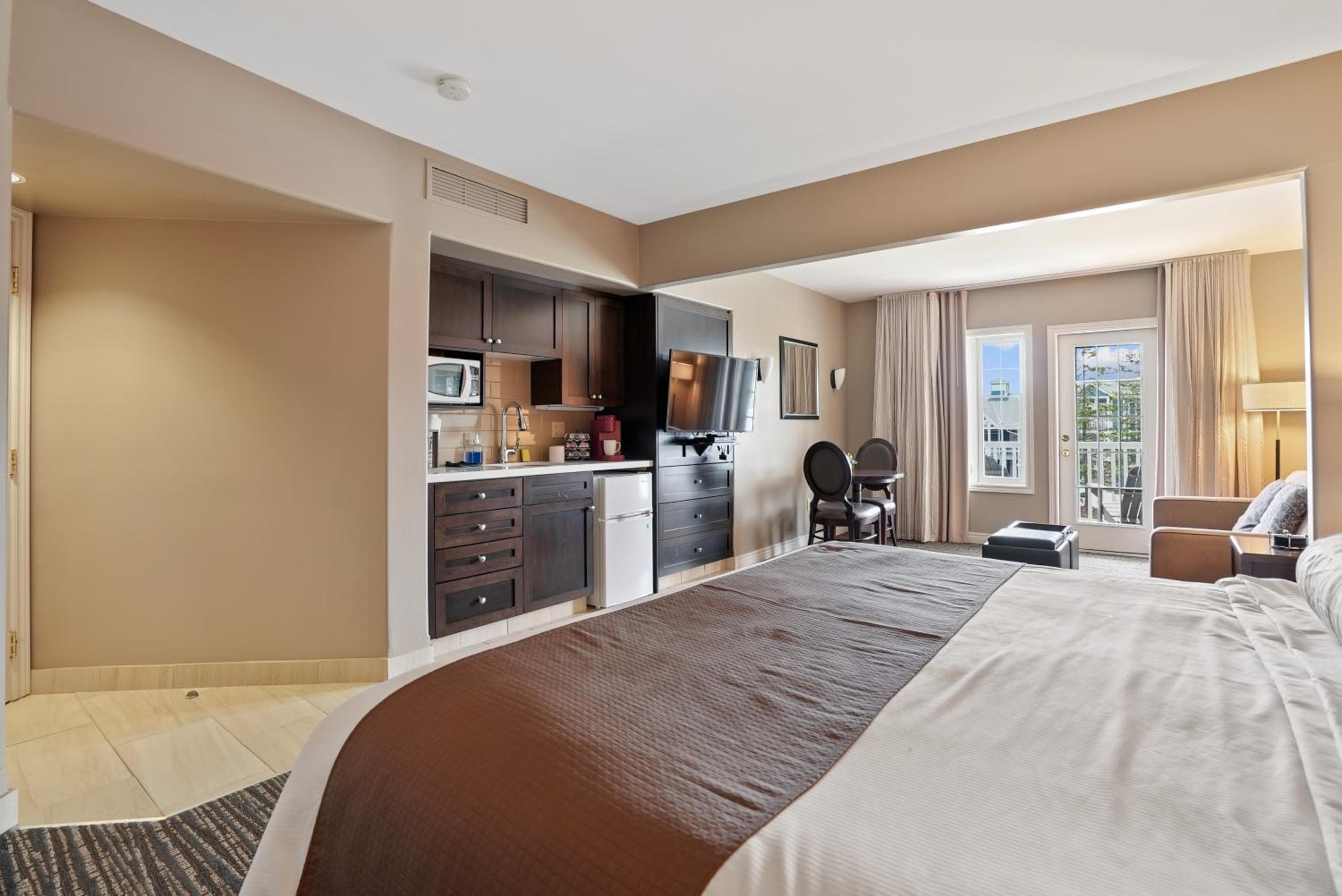King Bed, Balcony, Pool, Hot Tub, Sauna, Edgar, photo 5