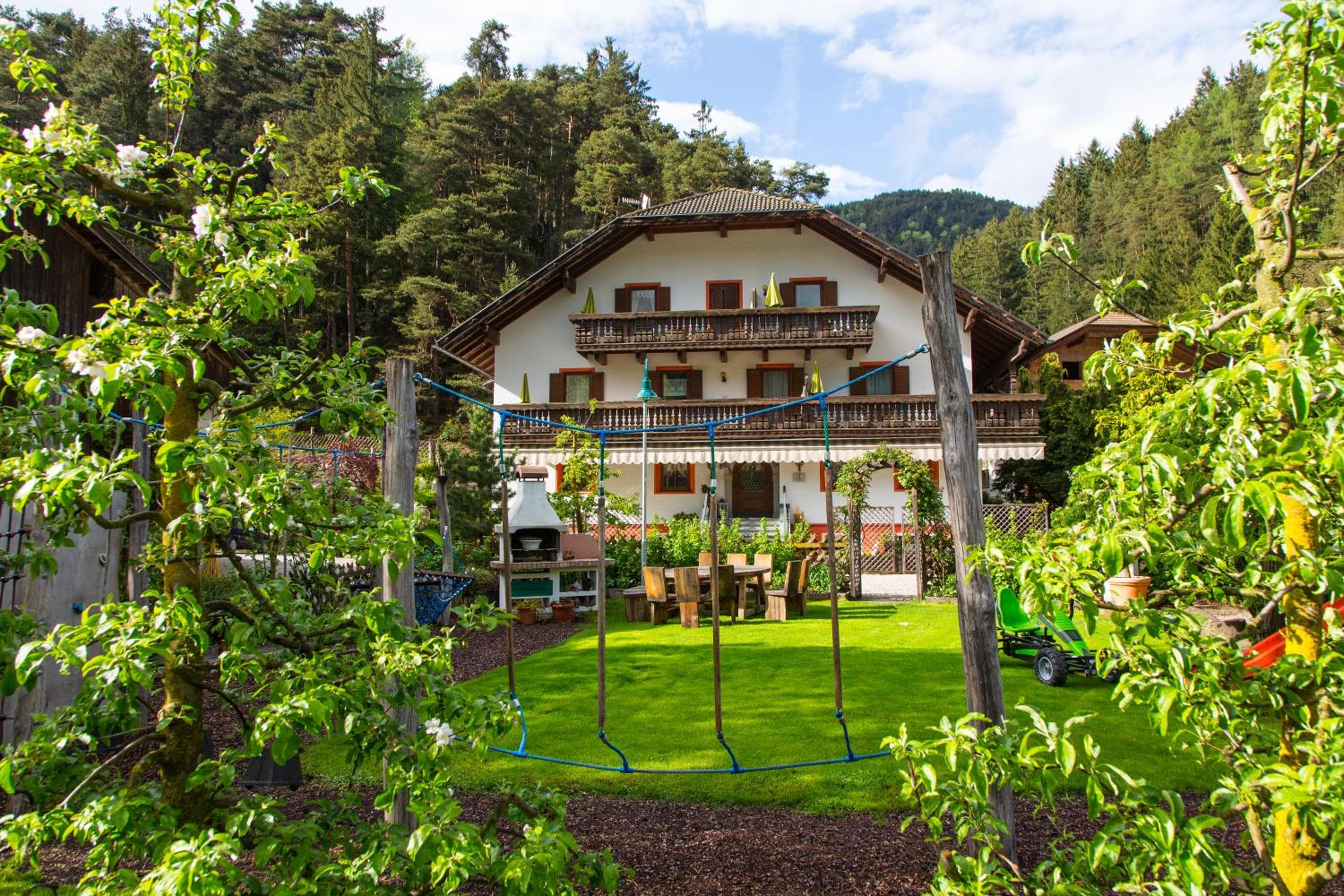 Residence Obermoarhof - Family Apartments with Pool & Playground, Vandoies, photo 2