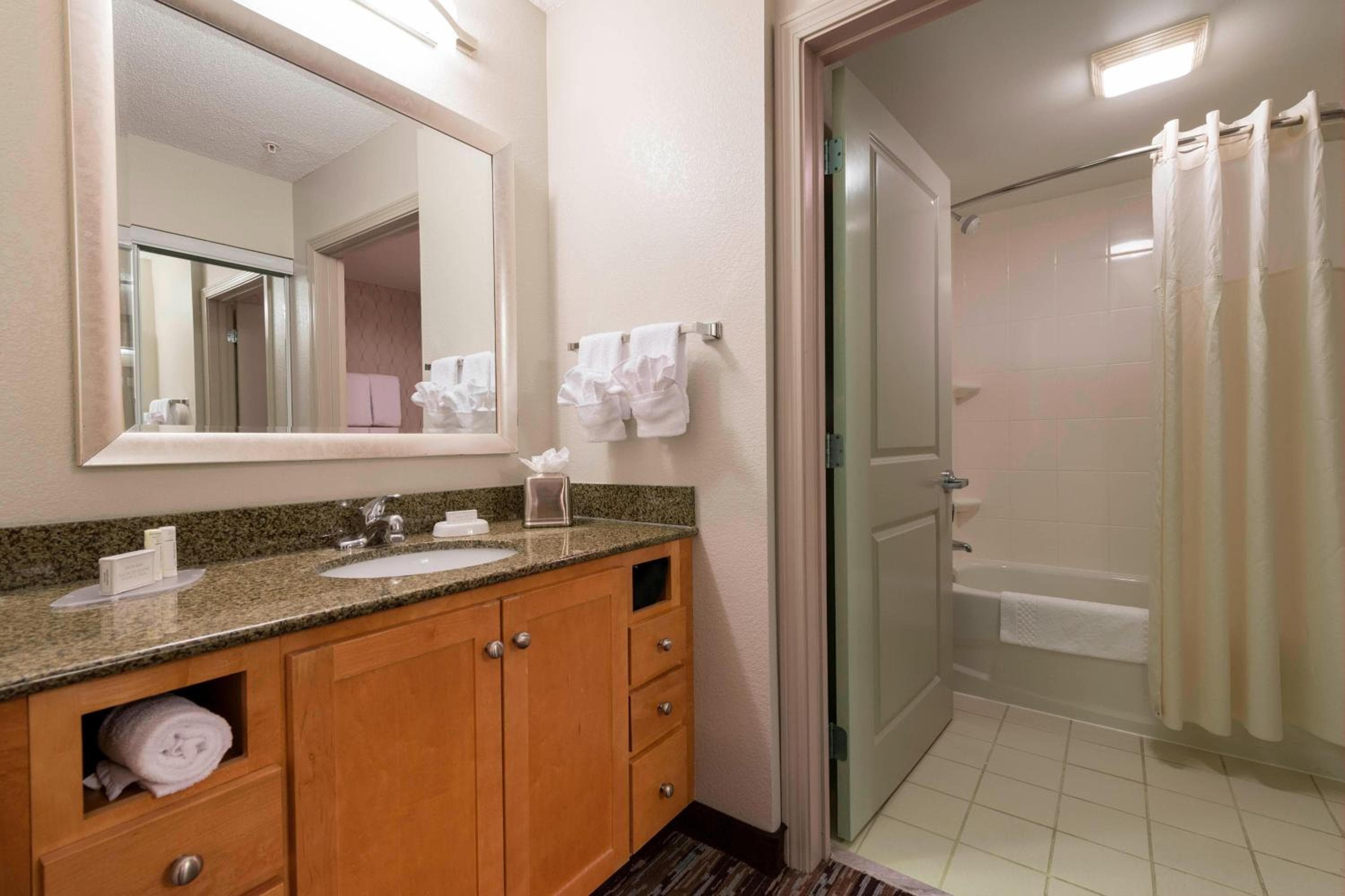 Residence Inn Worcester, Worcester, photo 6