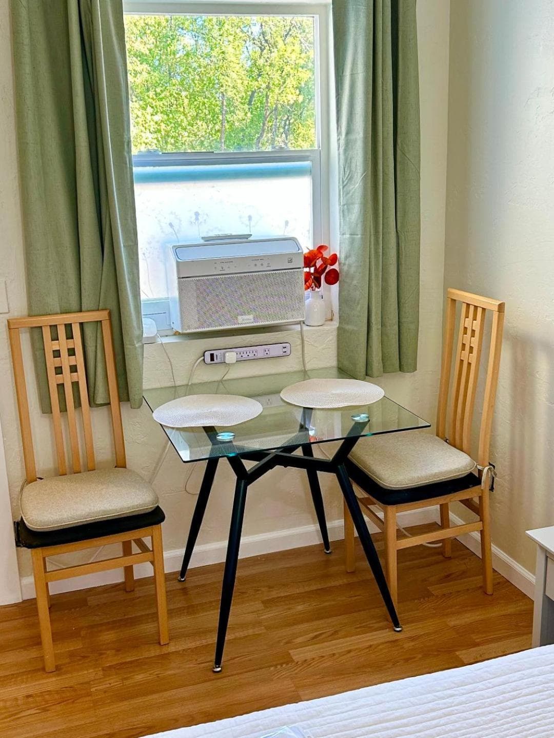 Monet Studio, Eugene, photo 6