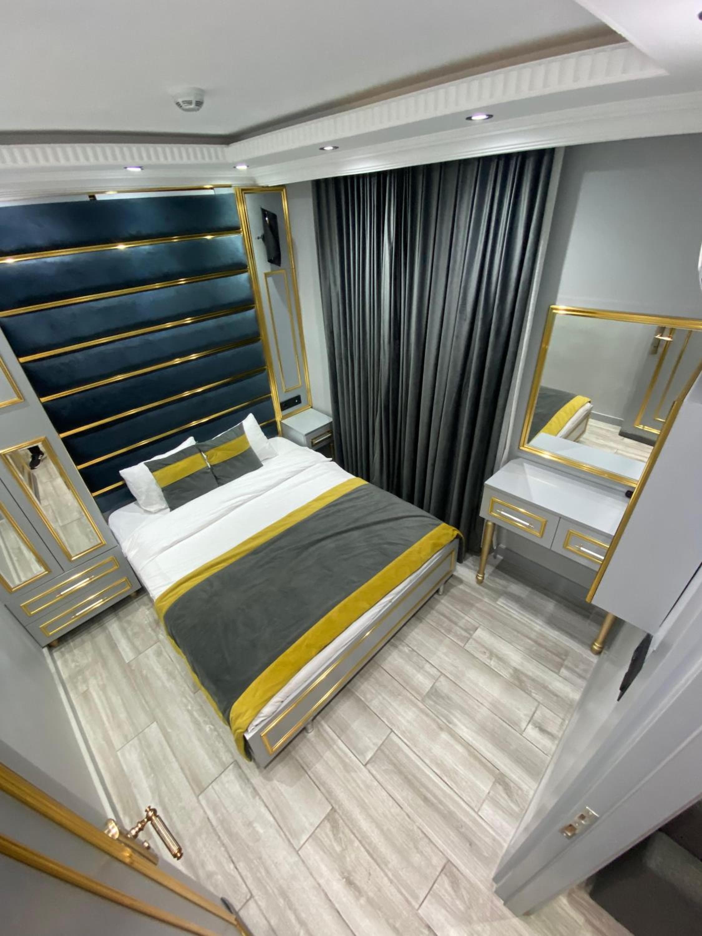 Hotel room at TAKSİM LARİSSA RESİDENCE