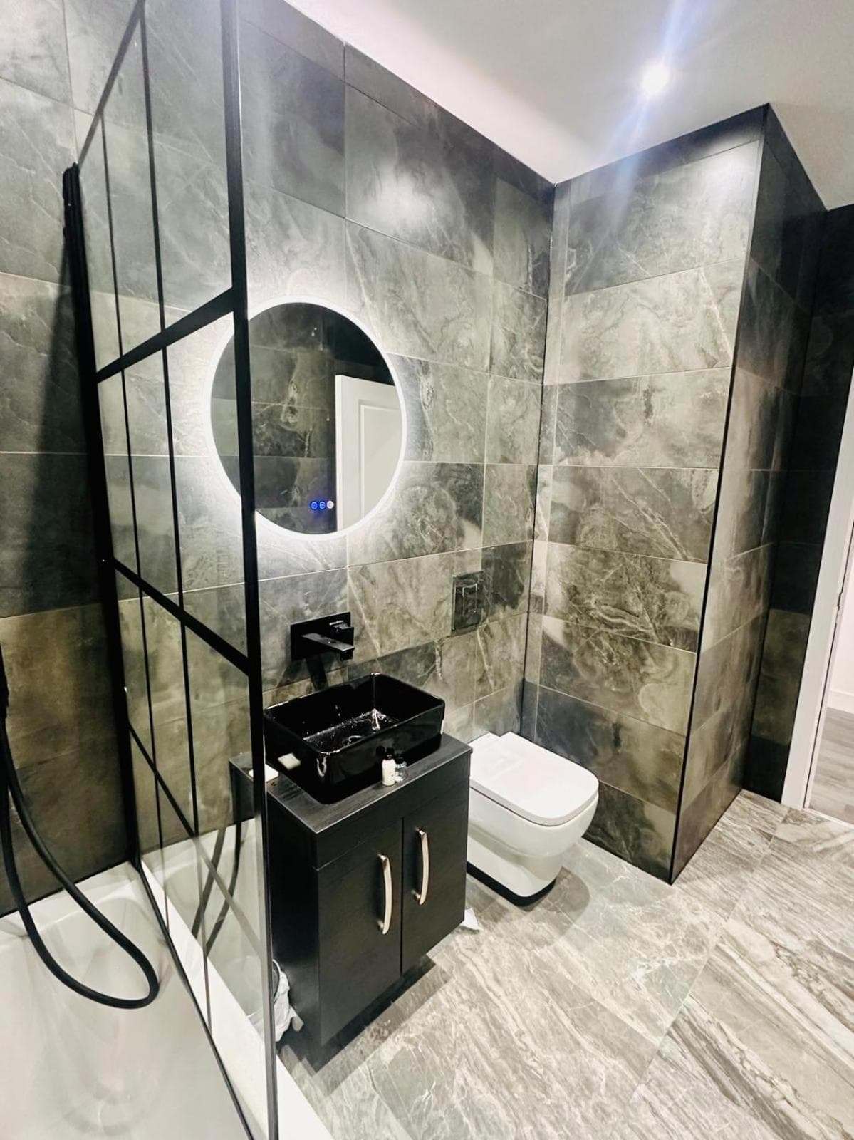 Under New Top Rated Management I Stylish 2BR Apartments I Central Hub I Free Parking I Work Ready Amenities, Peterborough, photo 2