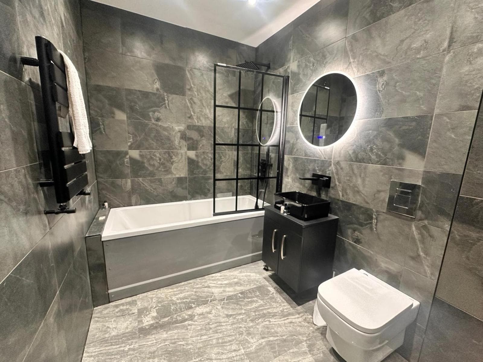 Under New Top Rated Management I Stylish 2BR Apartments I Central Hub I Free Parking I Work Ready Amenities, Peterborough, photo 4