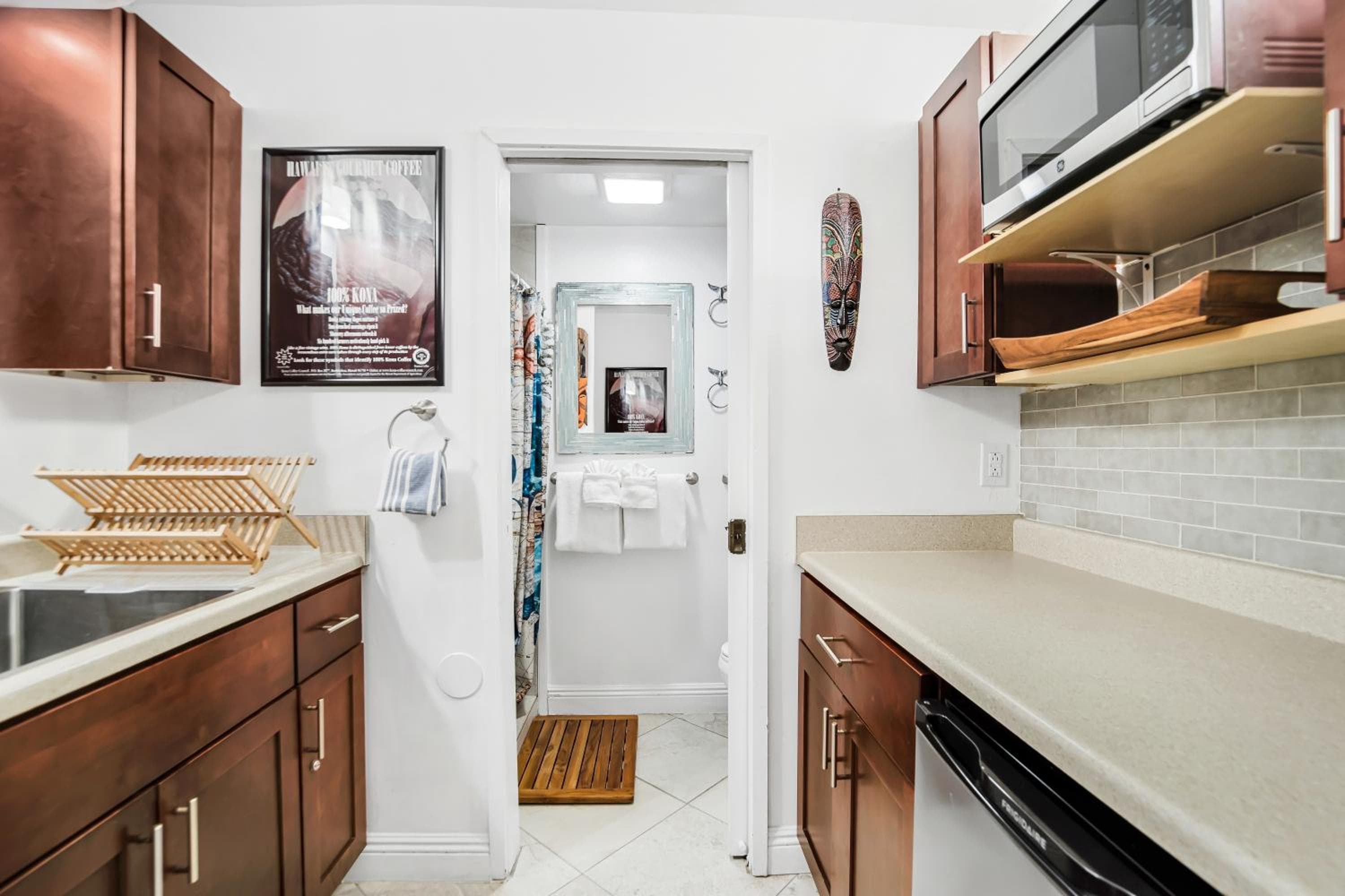 Kona Islander Inn - Prime Downtown Location with Hot Tub, Pool & Beach, Kailua-Kona, photo 6