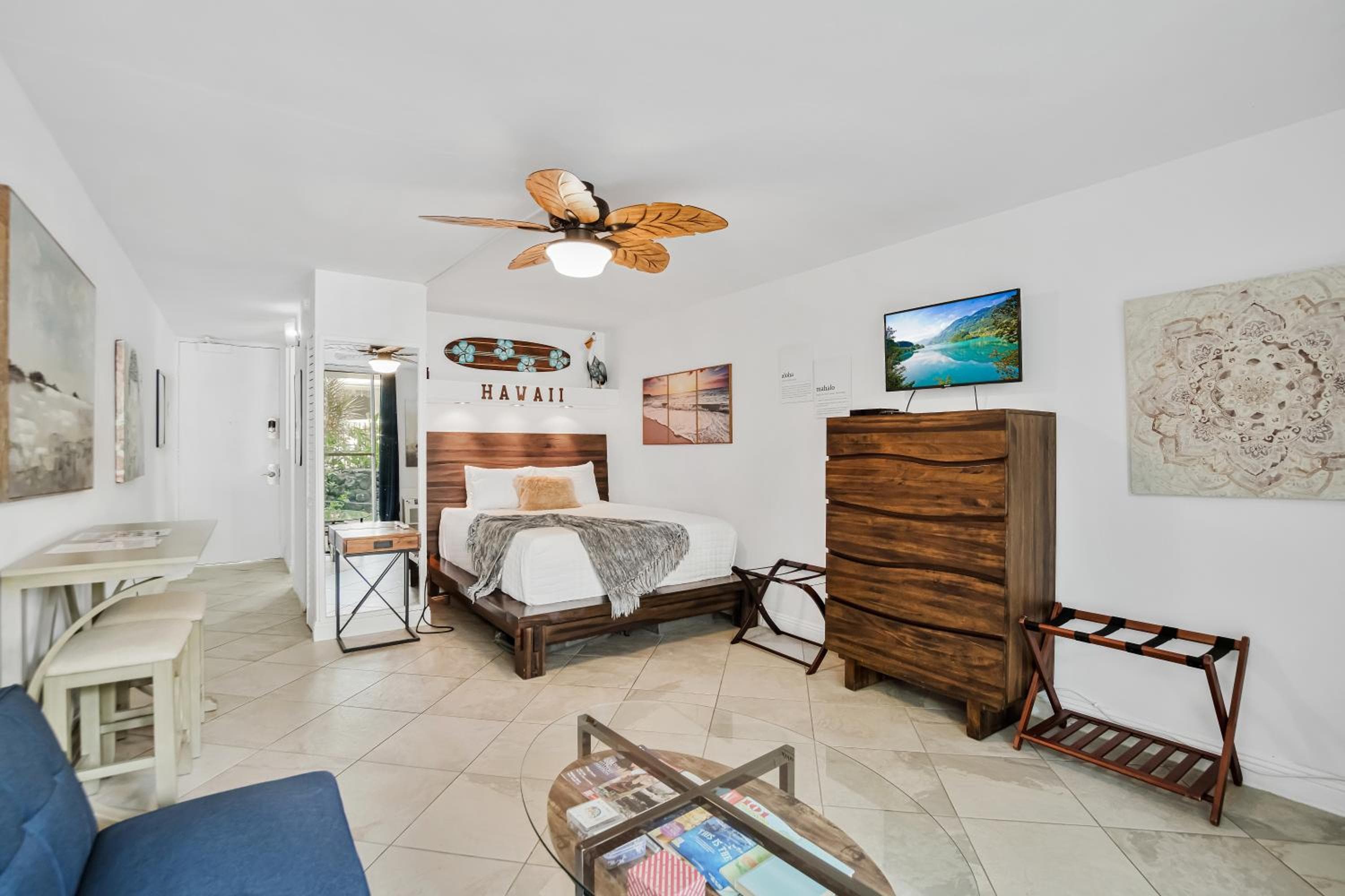 Kona Islander Inn - Prime Downtown Location with Hot Tub, Pool & Beach, Kailua-Kona, photo 3