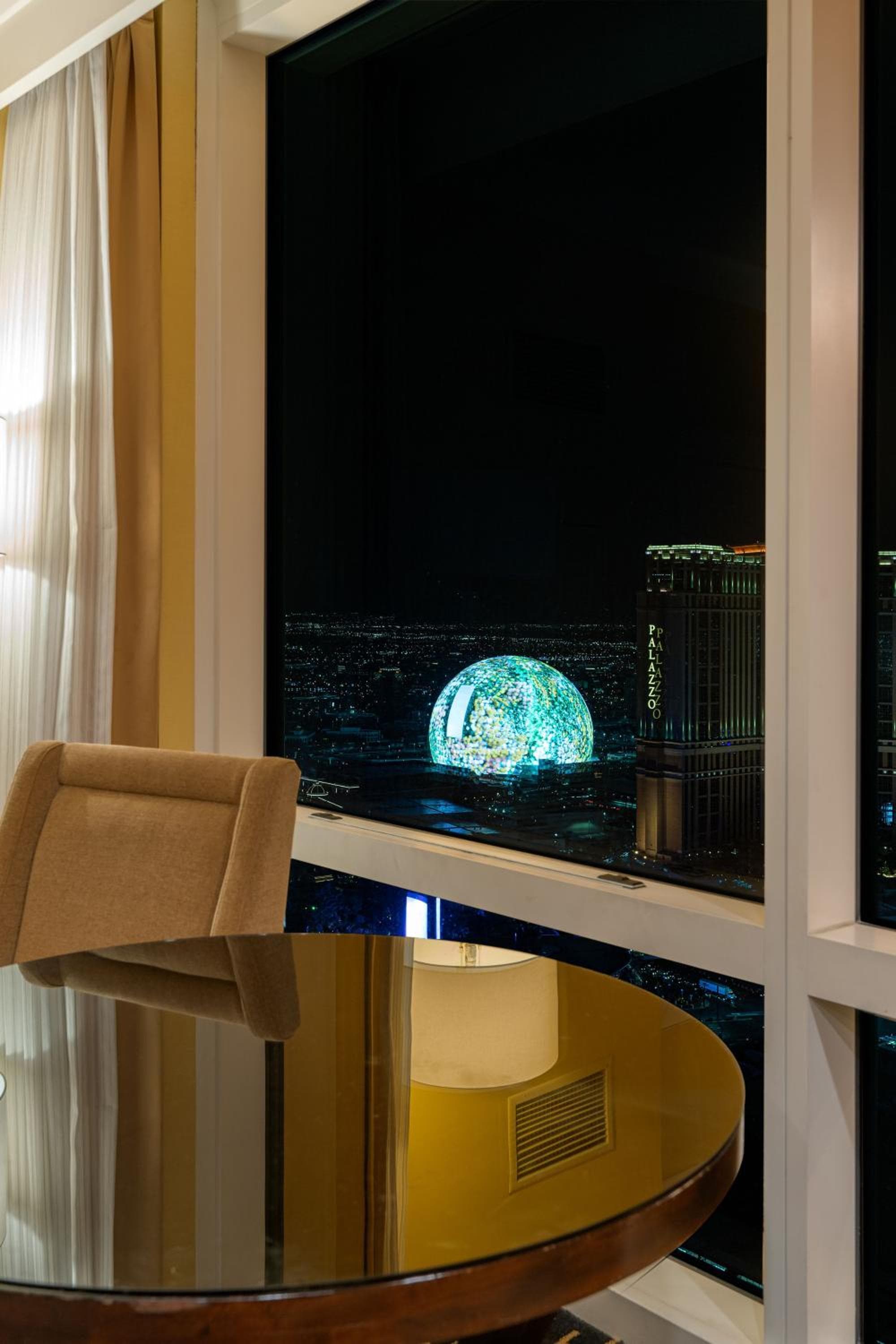 Hotel room at TRUMP 56th Floor - Sphere and Strip View - No Resort Fees