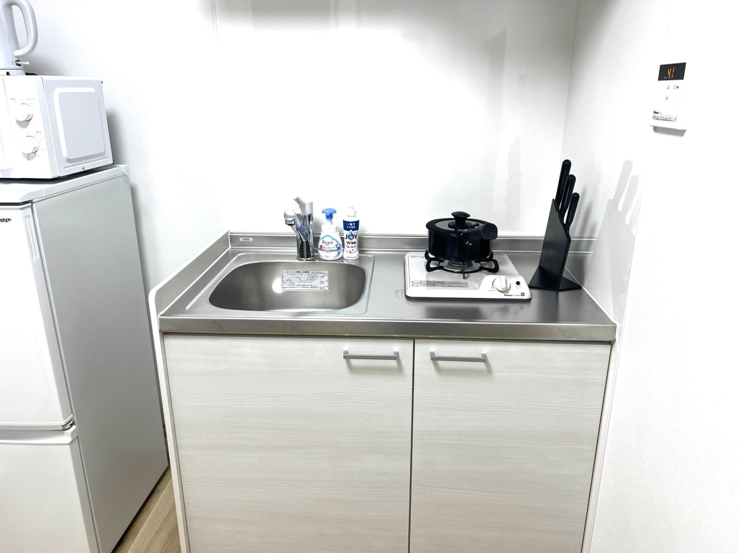 Ikebukuro Area R2 NishiikeApartment 5F No Elevator, Tokyo, photo 3