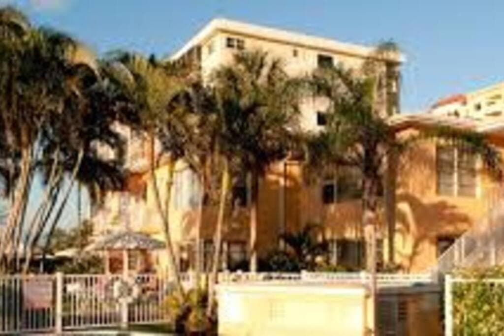 Aloha Apartments On the Intracoastal-Walk to the Beach, Pompano Beach
