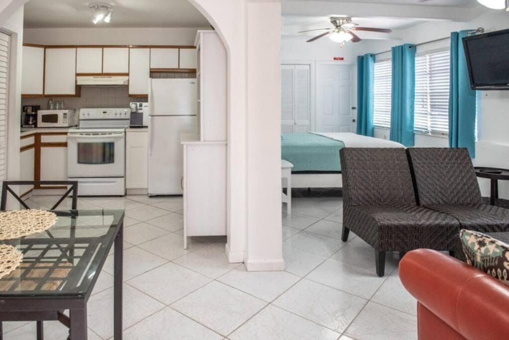 Aloha Apartments On the Intracoastal-Walk to the Beach, Pompano Beach, photo 6