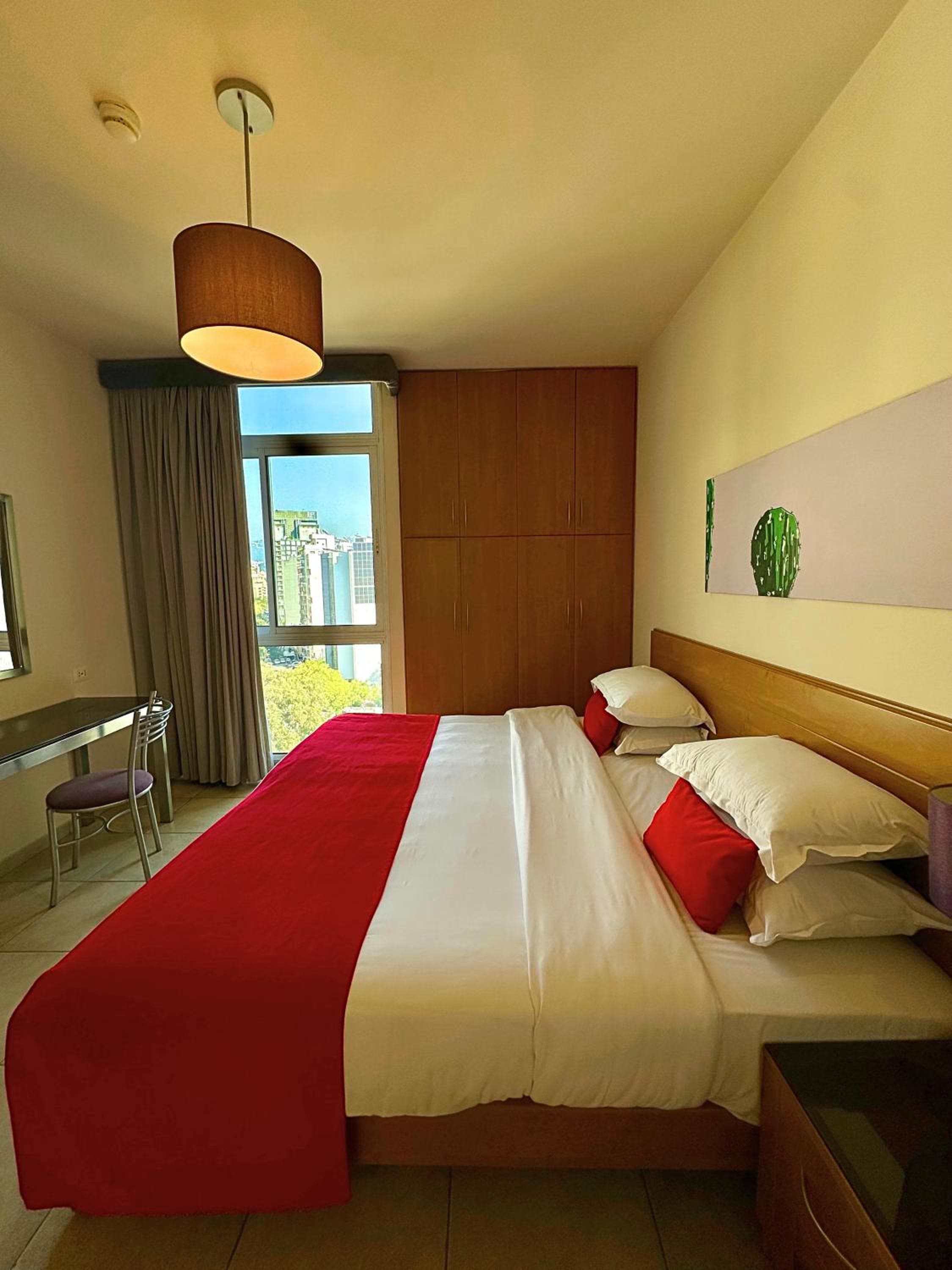 The Smallville Xpress, Beirut