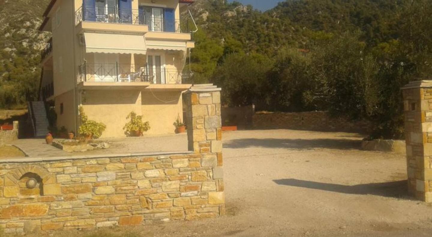 Lihas Studios, Agios Georgios