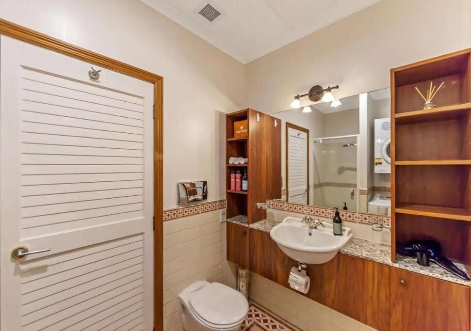 Seaview Waterfront Hotel Apt, Auckland, photo 3