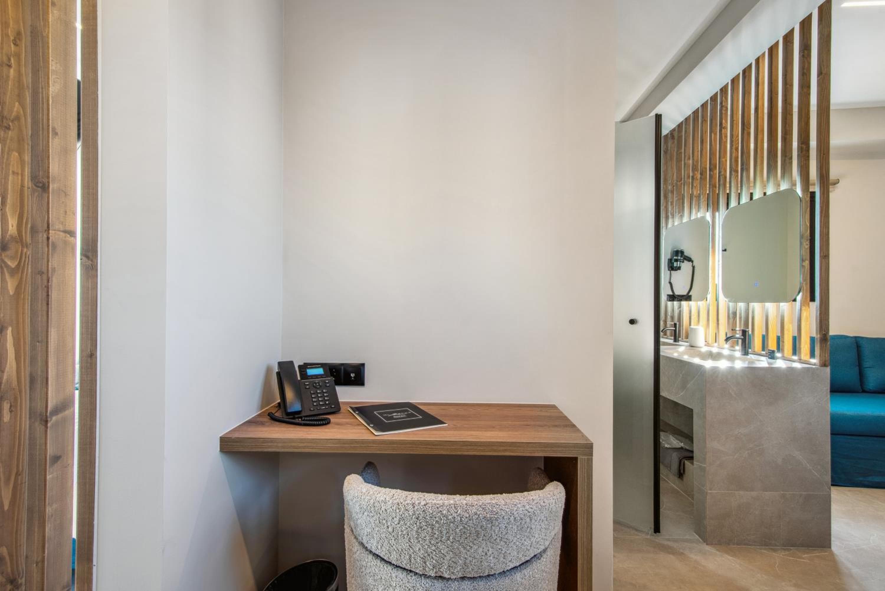 Mc Queen Boutique Apartments, Athens, photo 5