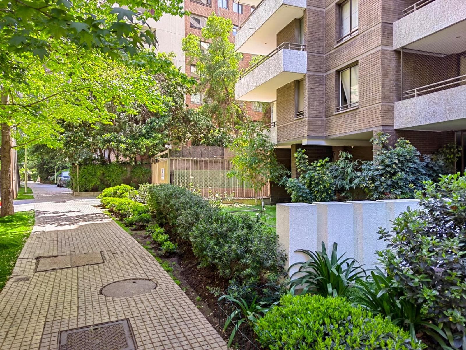 Apart Barrio El Golf con piscina, Santiago