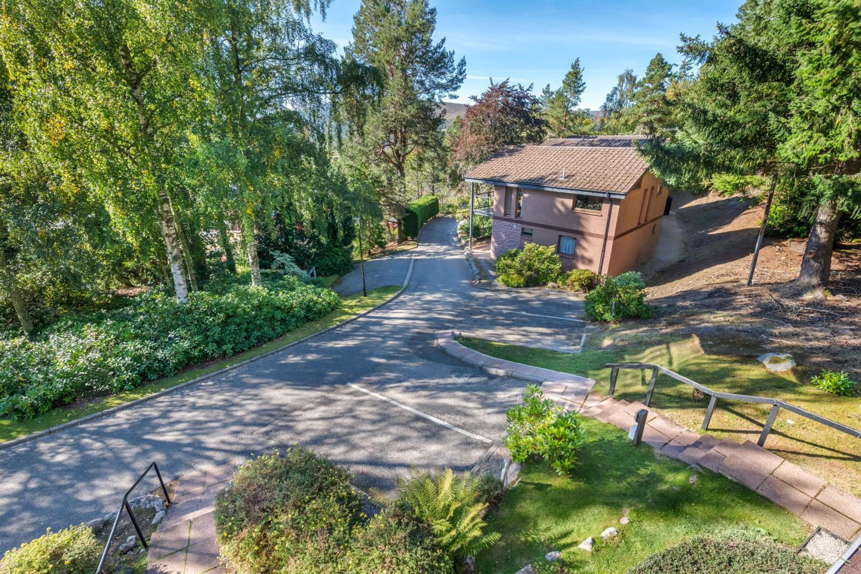 The Lodges at Craigendarroch Country Club, Ballater, photo 2