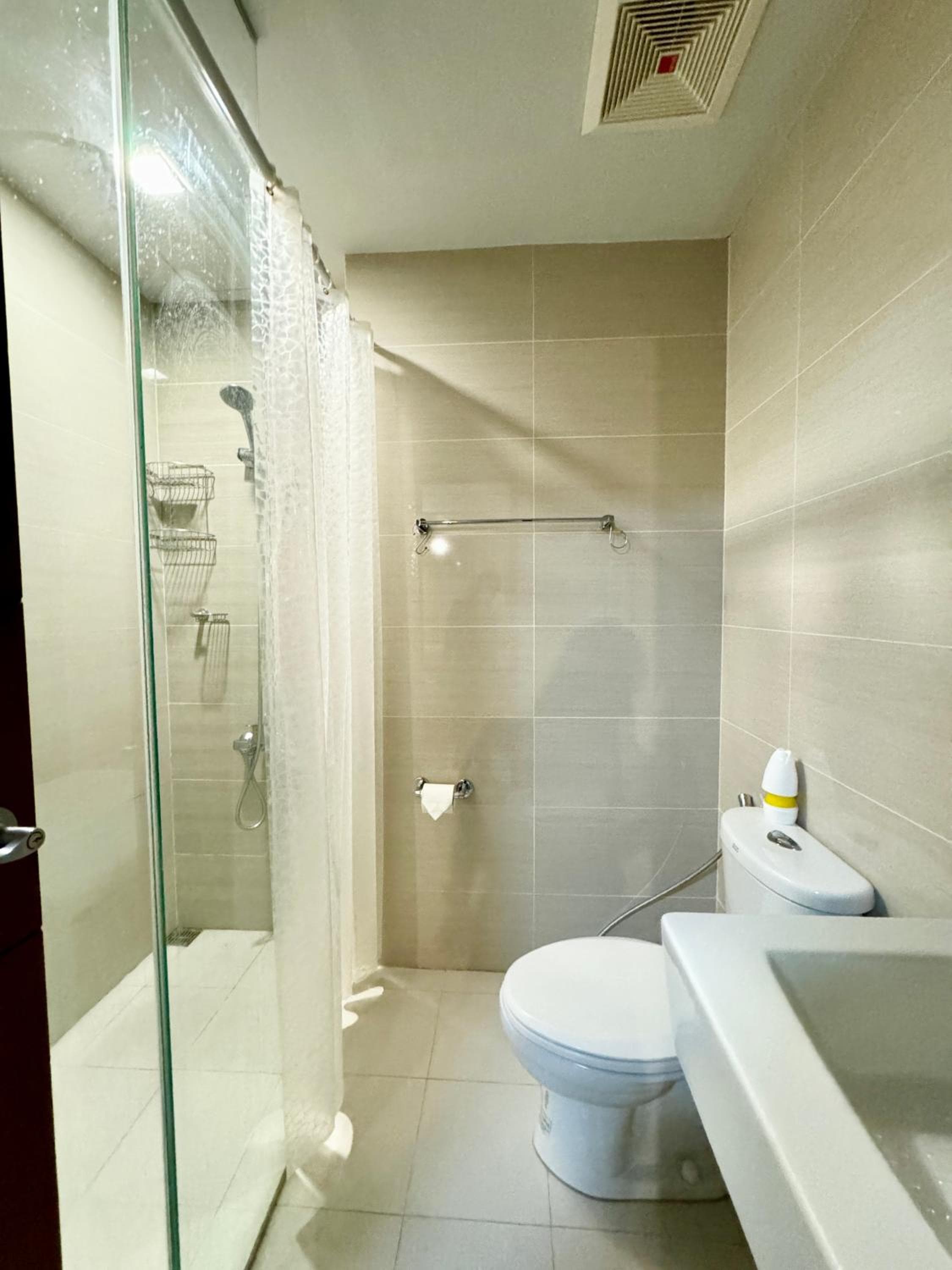 Cozi Modern 1br condo beside One uptown Mall BGC, Manila, photo 3