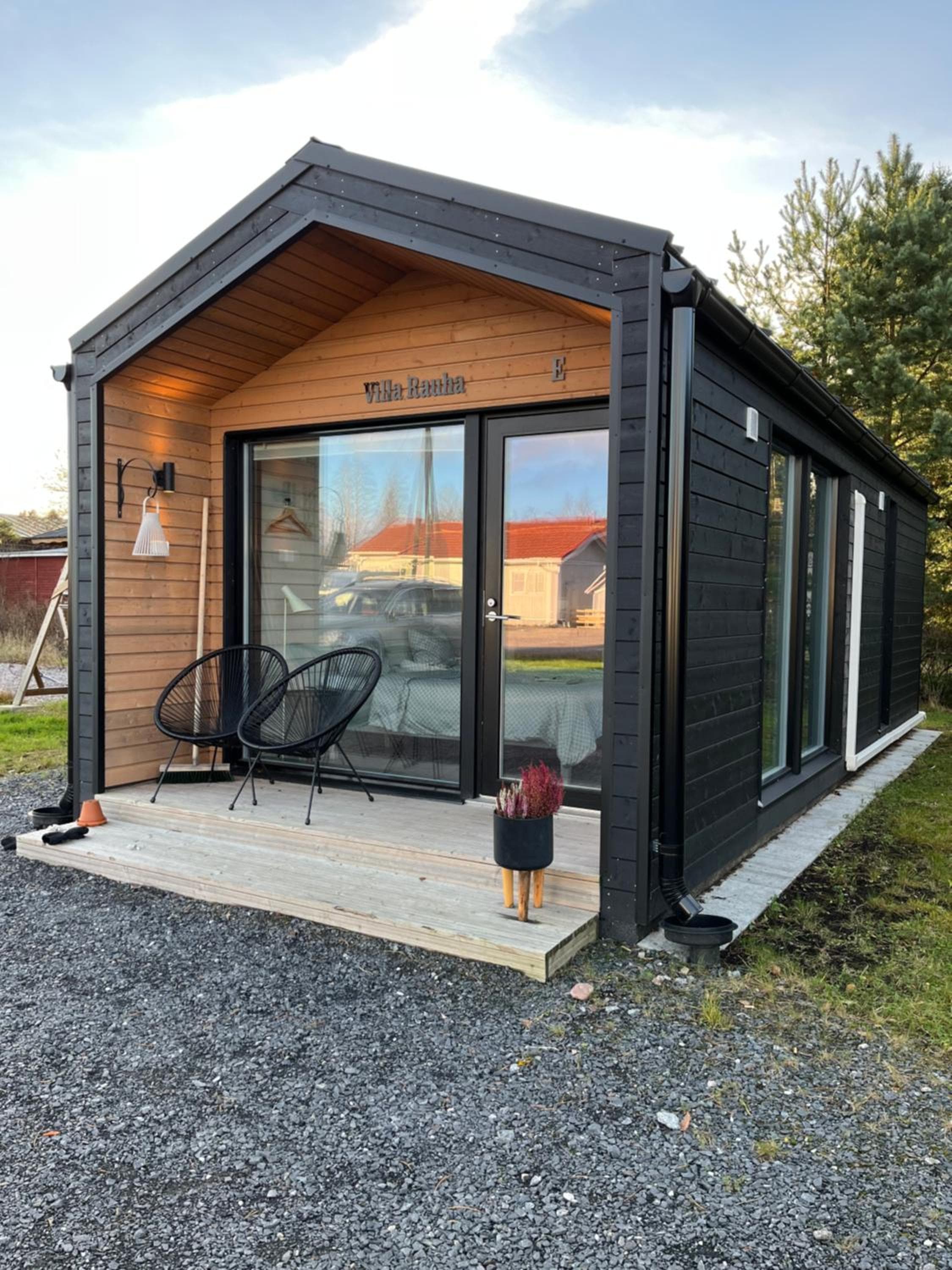 Willa Rauha E, minikoti saunalla, iso parkkialue, Lymelki, photo 2