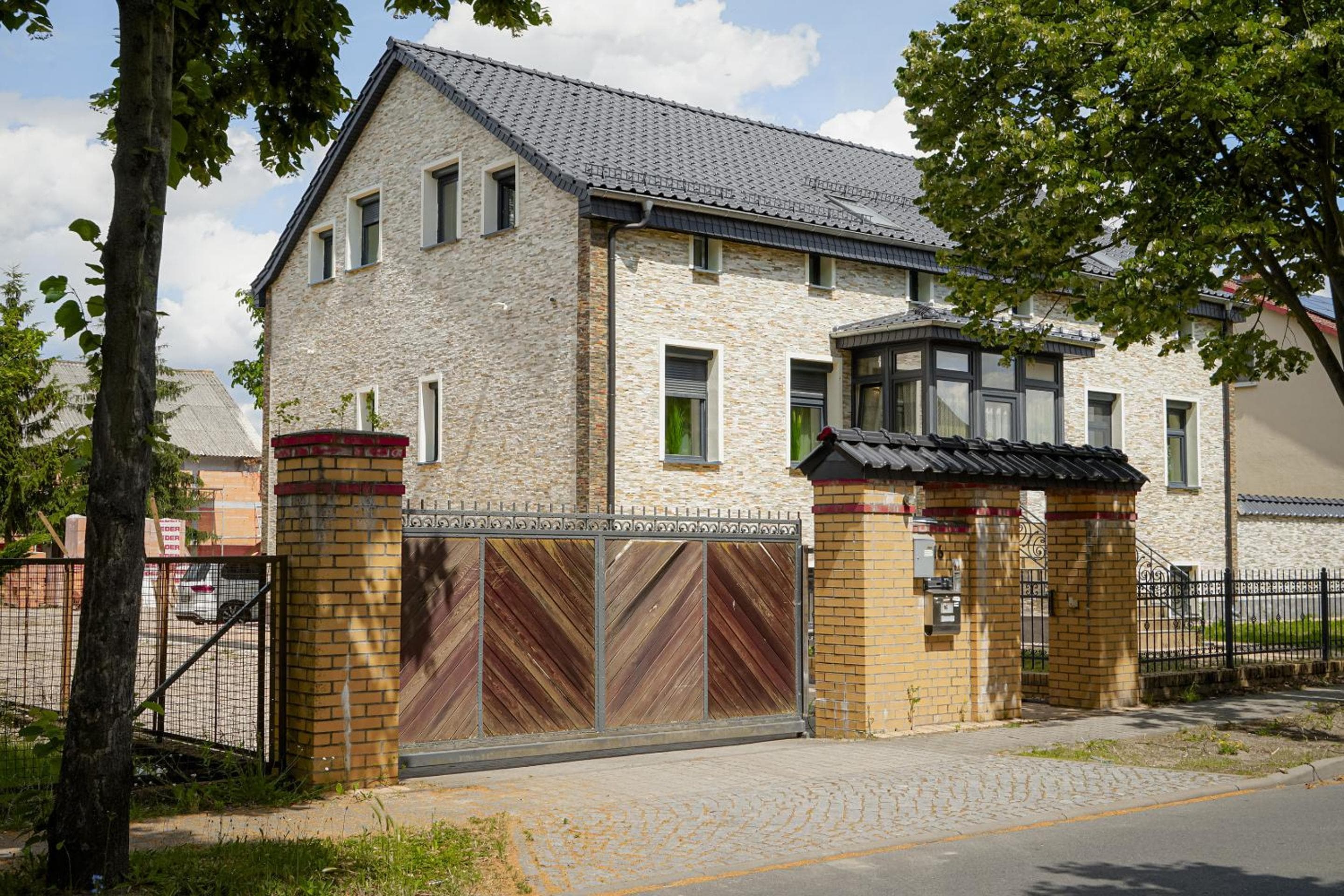 Amir Delux Motel, Schönefeld