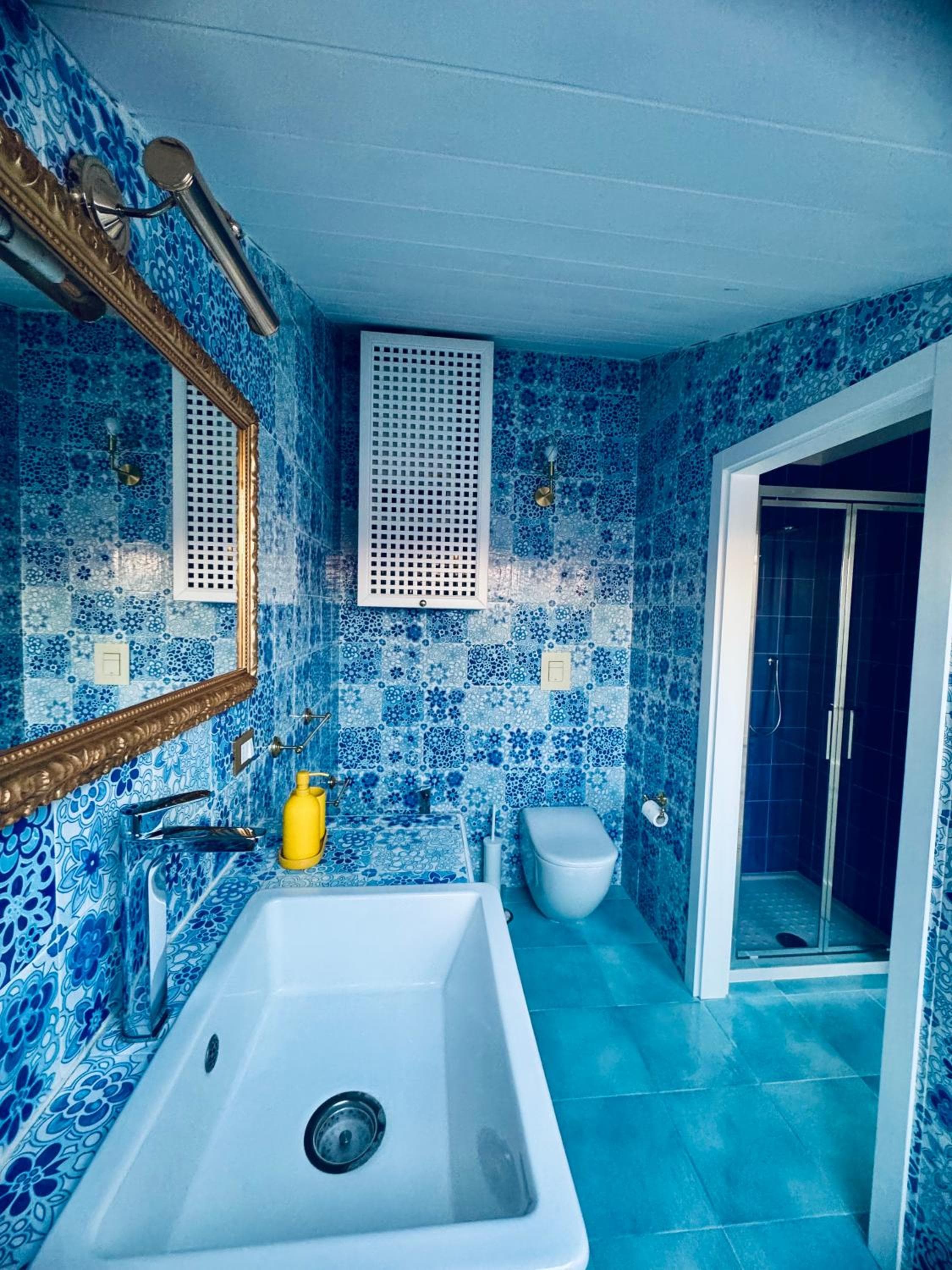 Bathroom at LoVolcano