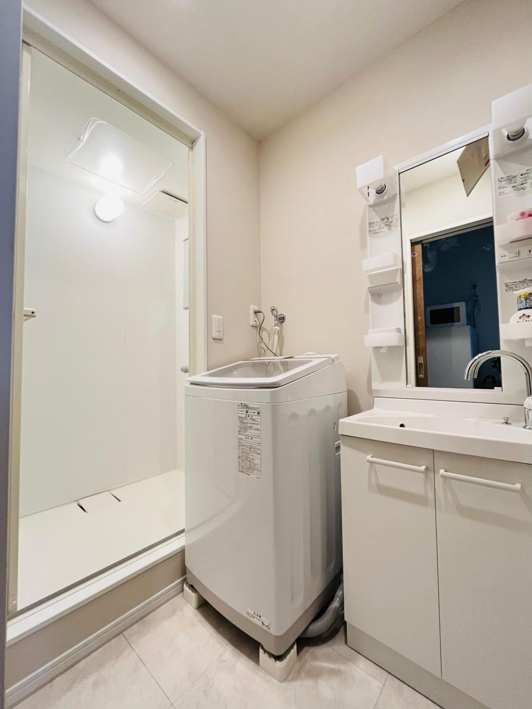 Bathroom at Year-end promotion 2 Gread location 1min to Station Closs Ueno Max 6 people Wi-fi unlimited