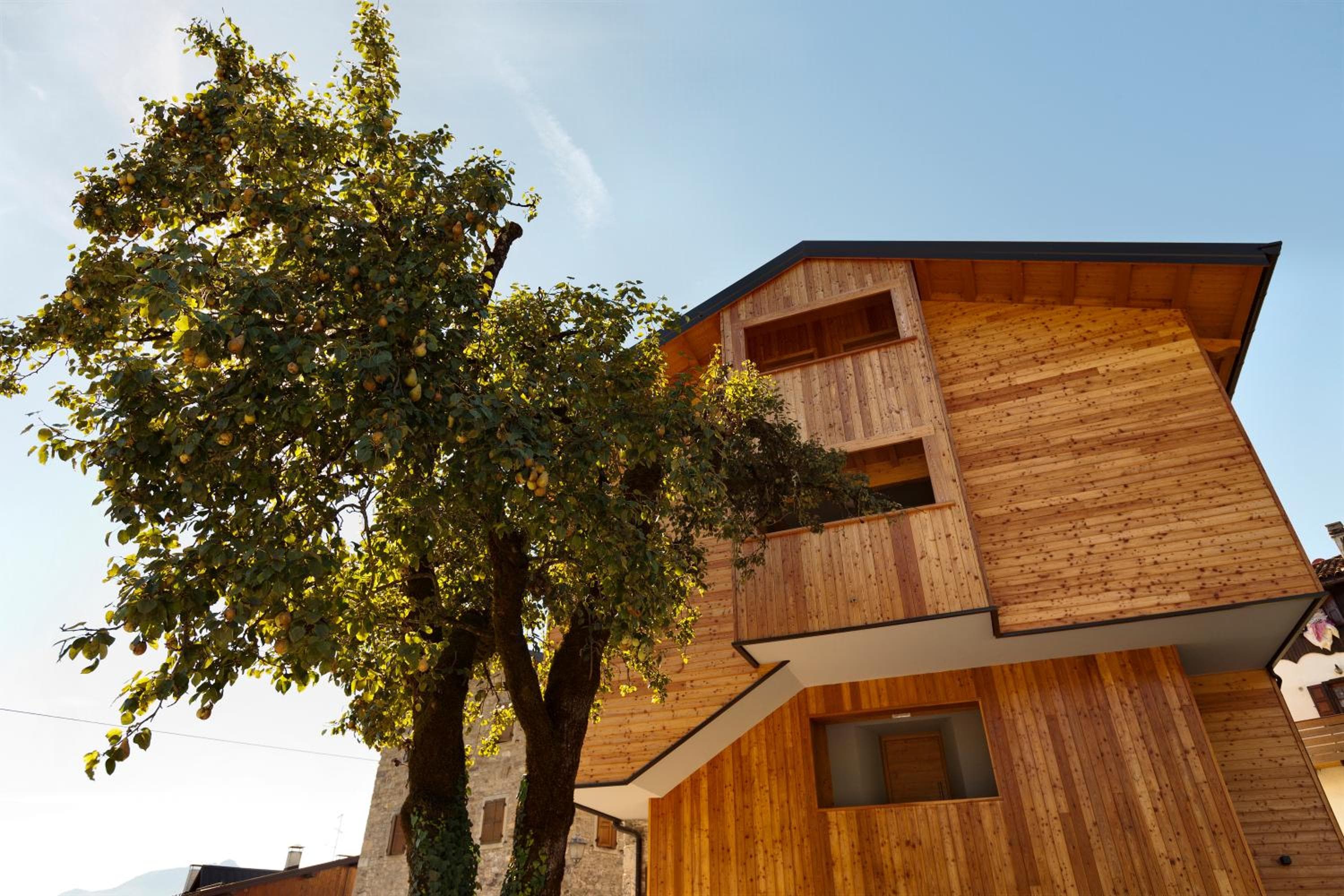 Dafne Apartments, Sùtrio