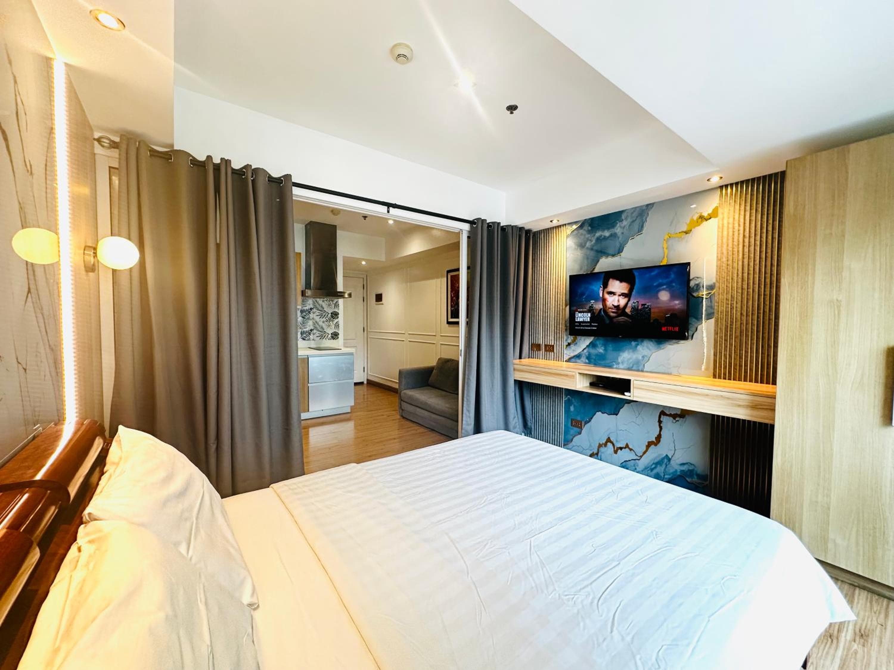 Azure Urban Resort South Paranaque Beach View Unit- Newly Renovated - Near Airport Near SM Bicutan, Manila, photo 3