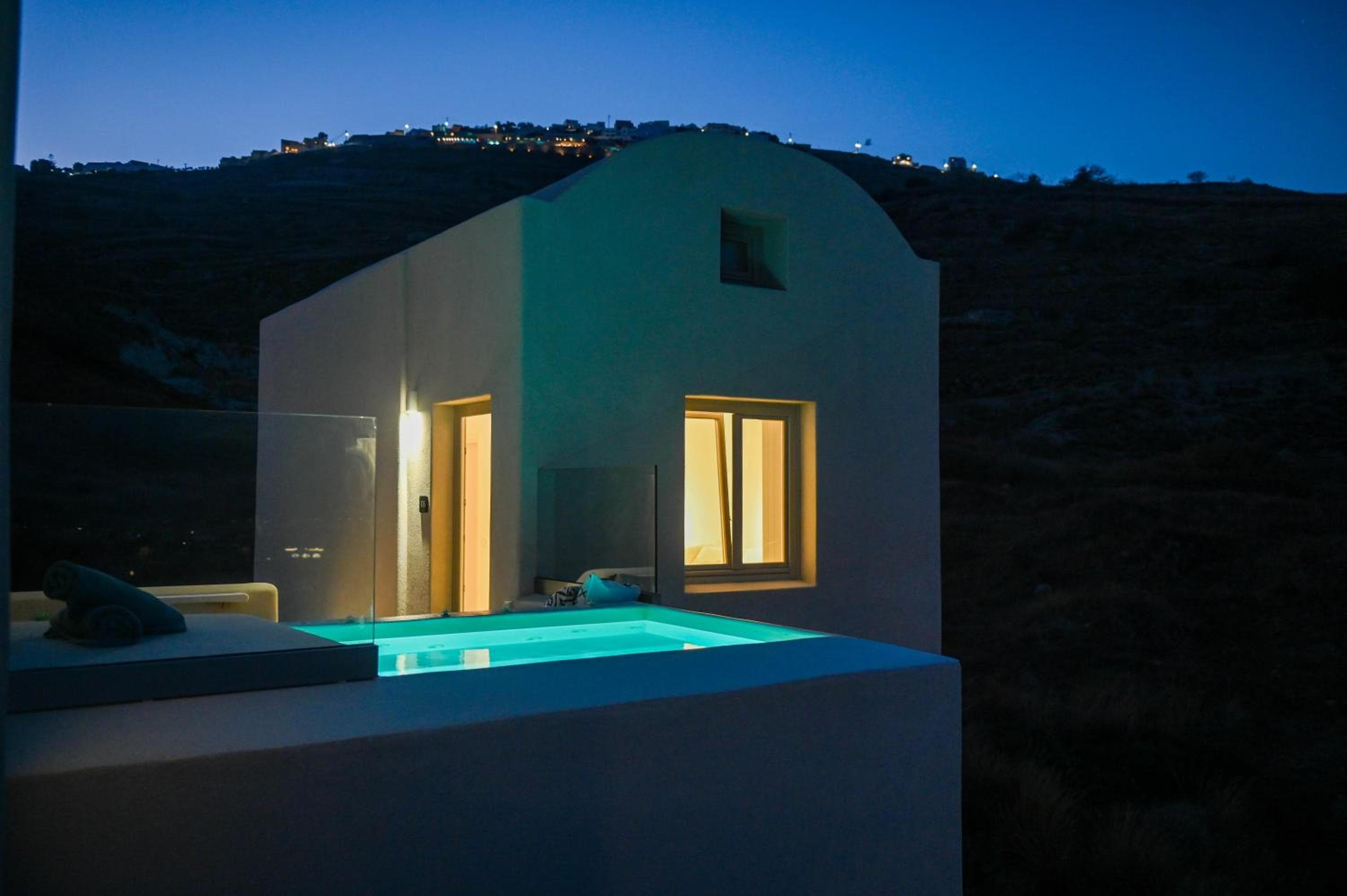 Maeva Suites Santorini, Pirgos