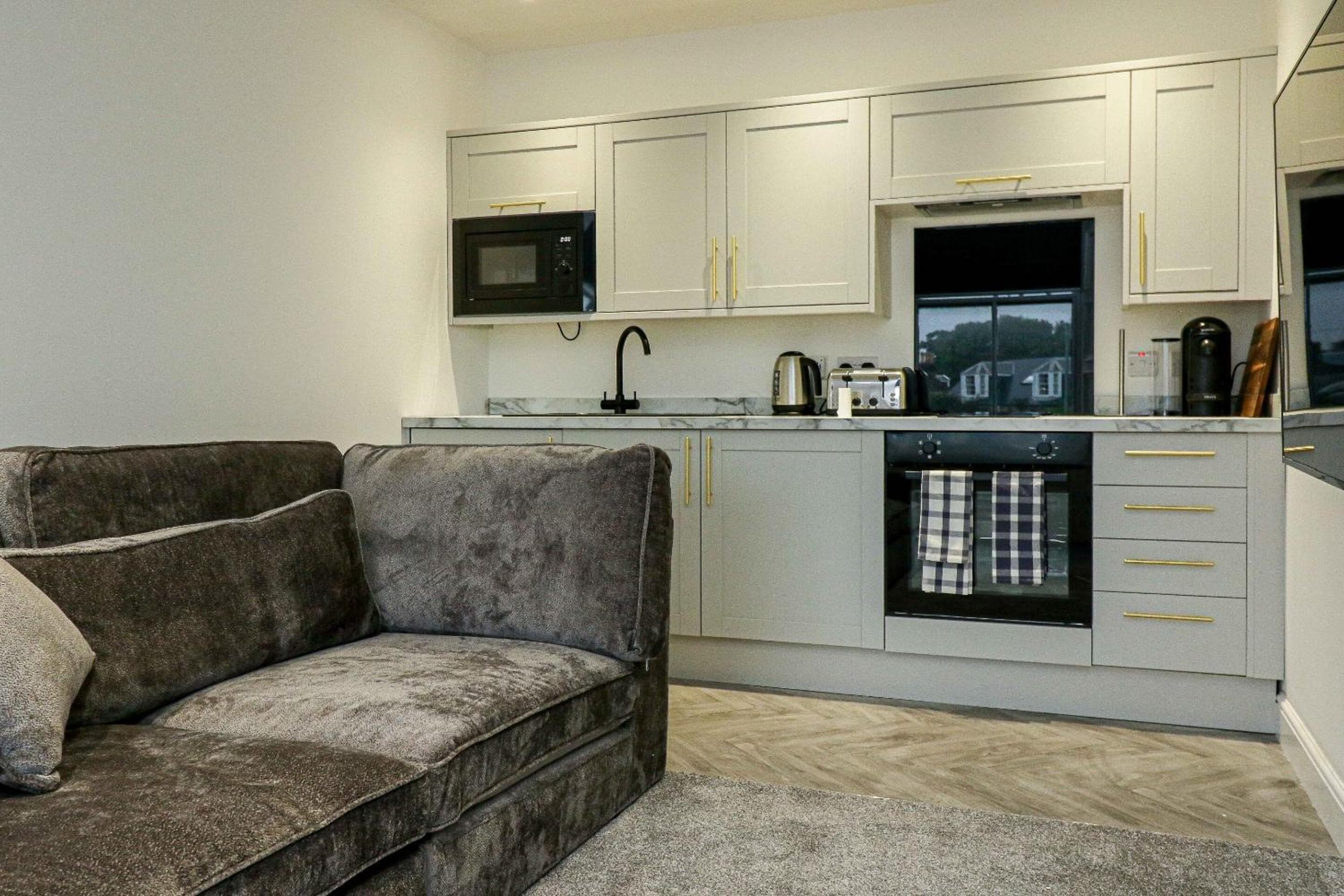 The Manor - Beachwalk Apartments, Ayr, photo 3