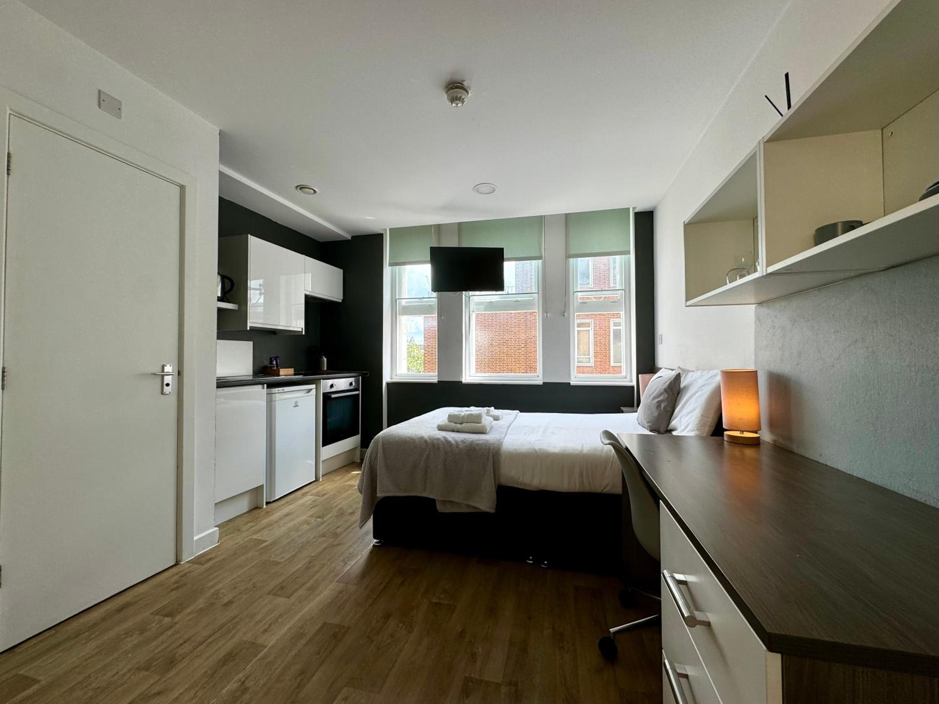 PS APARTMENTS, Southampton, photo 6