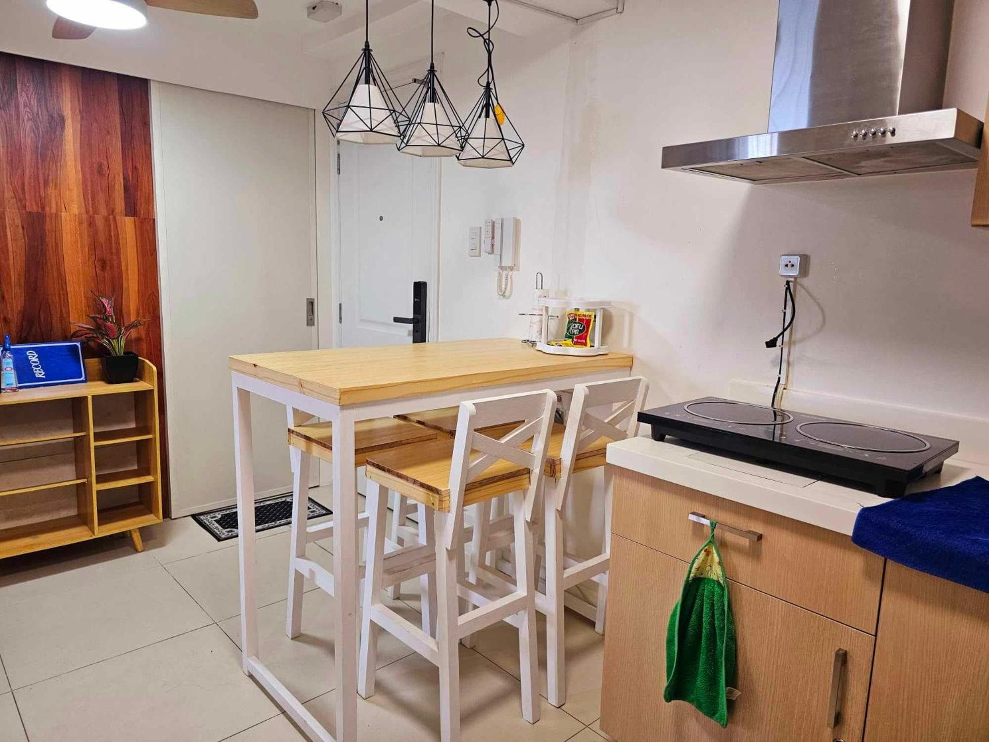 Acellyne's Suites at The Residences at Commonwealth by Century, photo 4