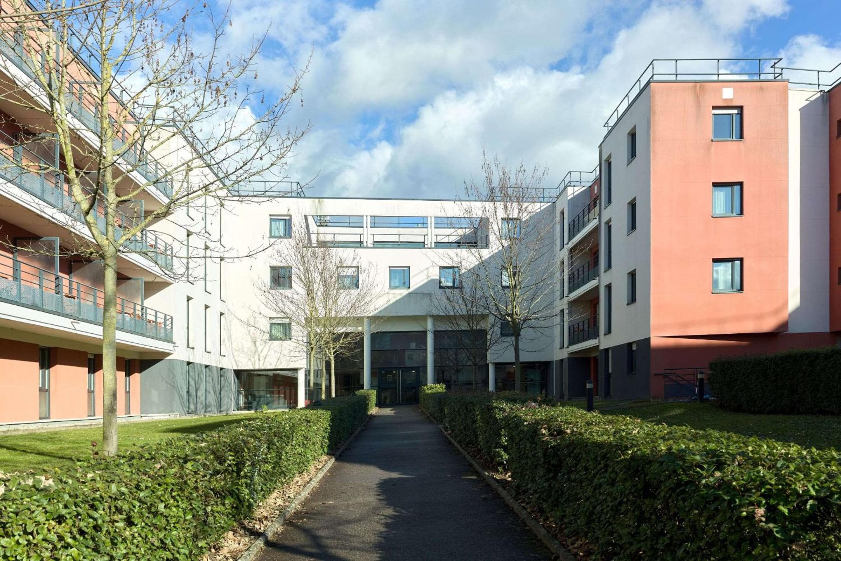 Comfort Aparthotel Versailles, St Cyr l'Ecole, Saint-Cyr-lʼÉcole