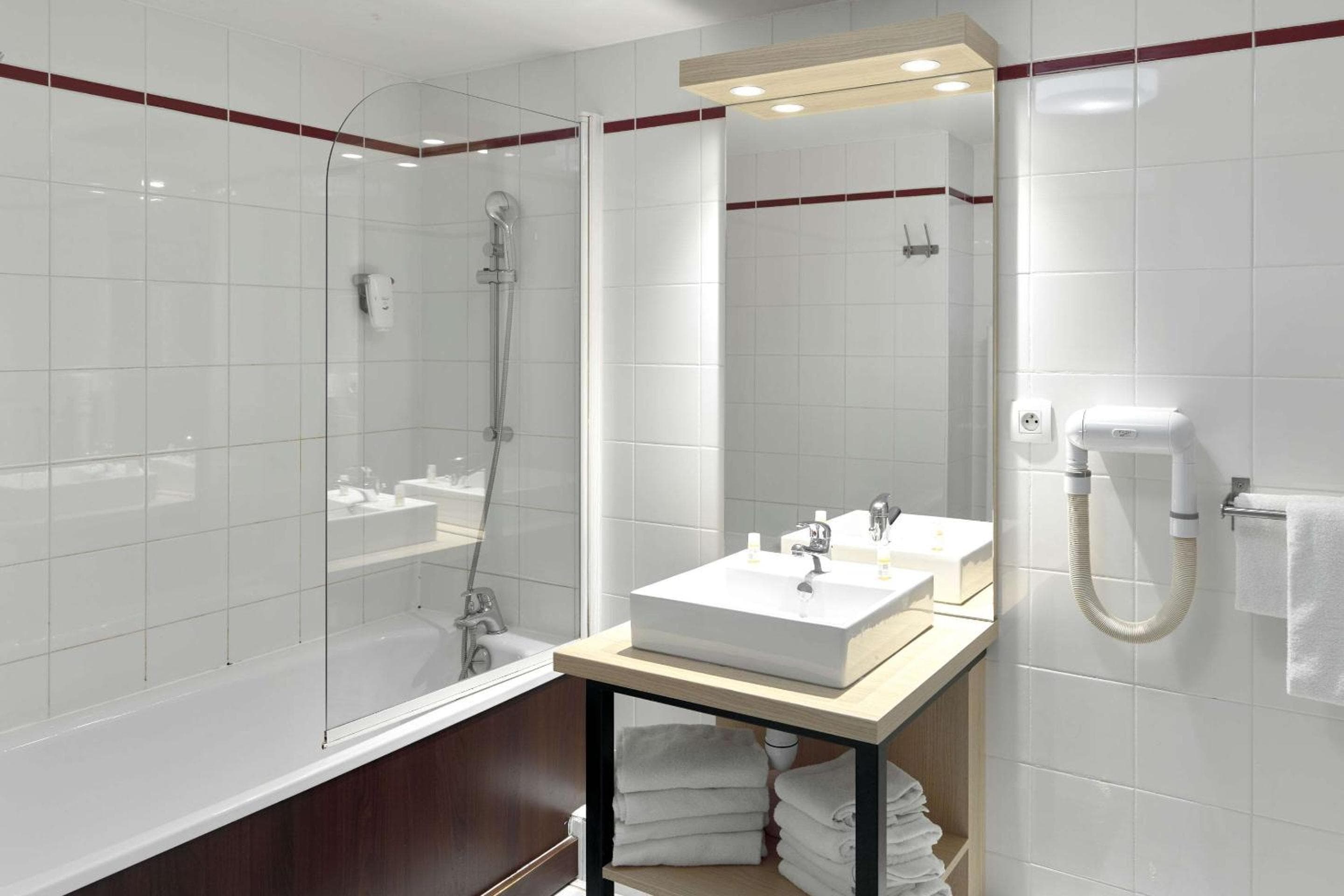 Comfort Aparthotel Versailles, St Cyr l'Ecole, Saint-Cyr-lʼÉcole, photo 3