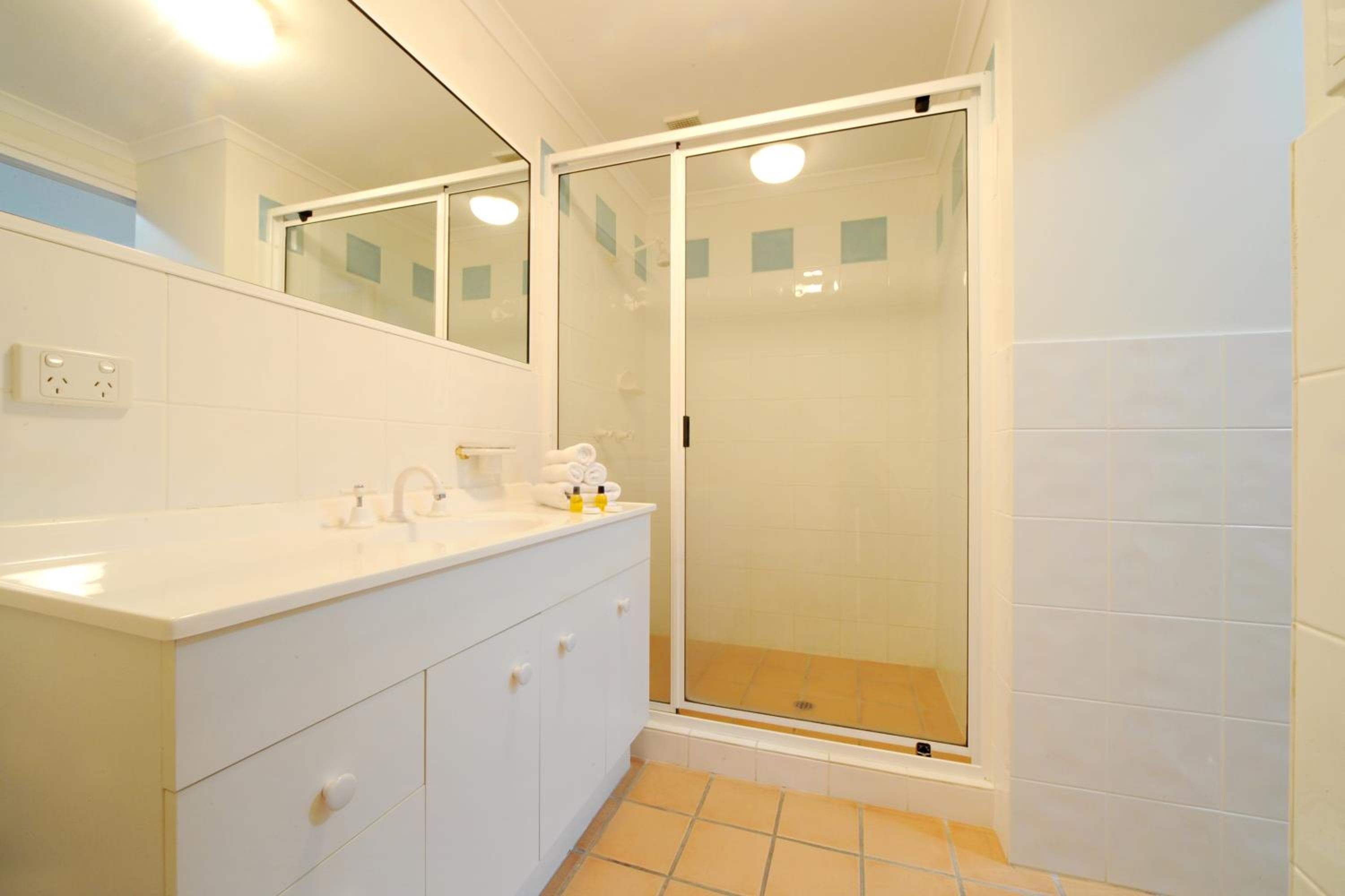 at Beach Court Holiday Villas, Airlie Beach, photo 6