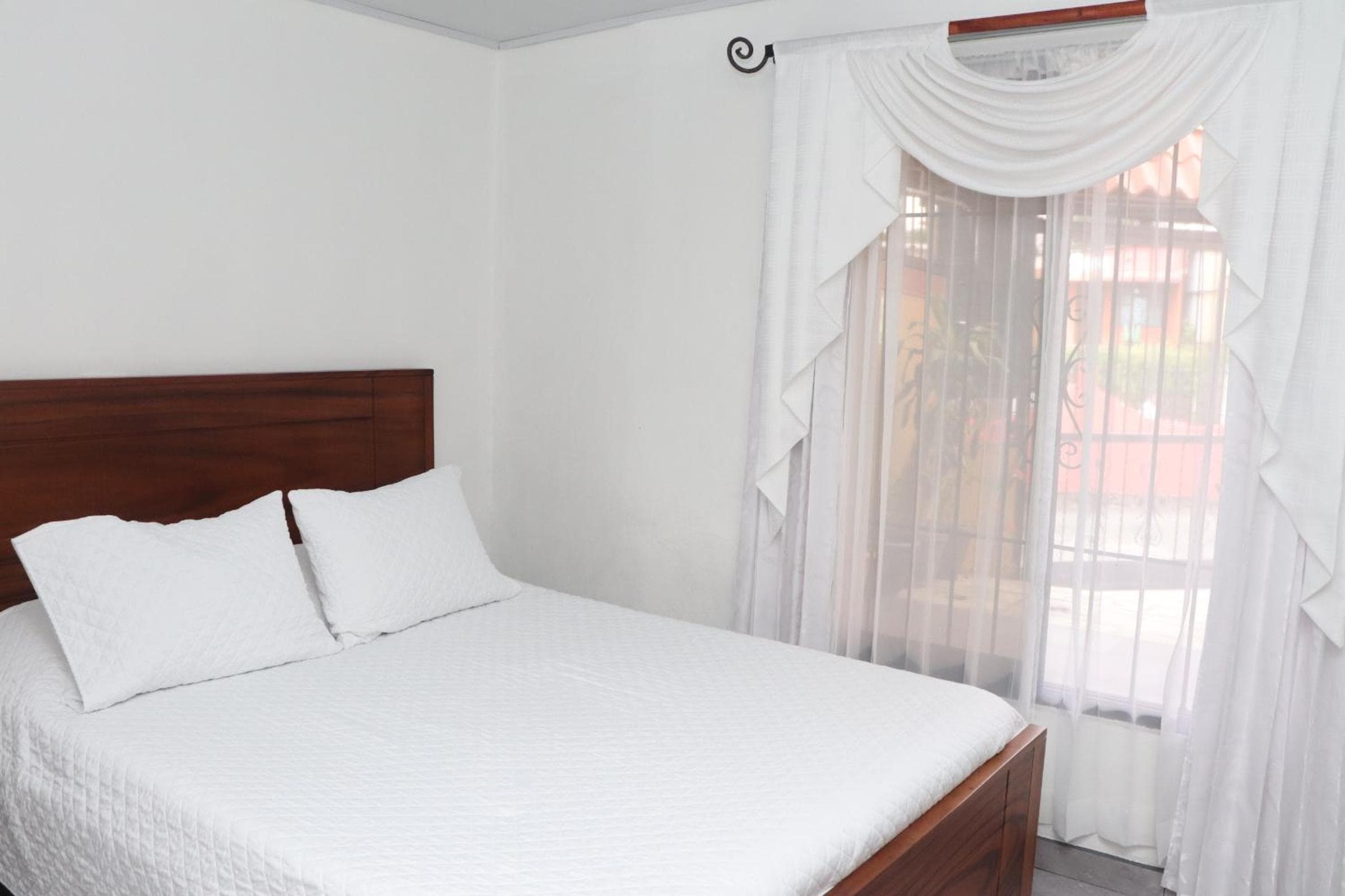 Airport SJO Residence Cars4Rent "Edward & Familia Inn", Alajuela City, photo 2