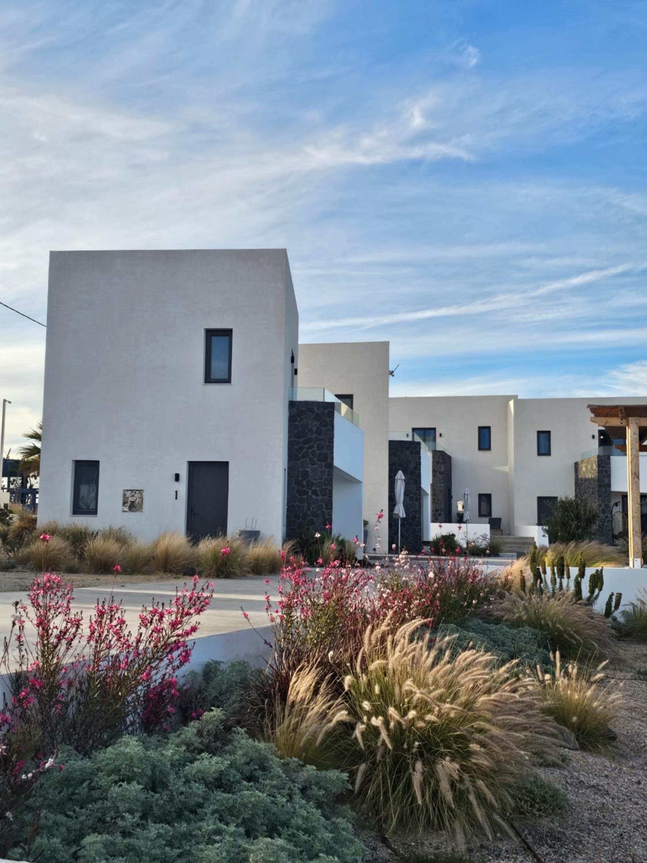 myLithos Suites, Monolithos
