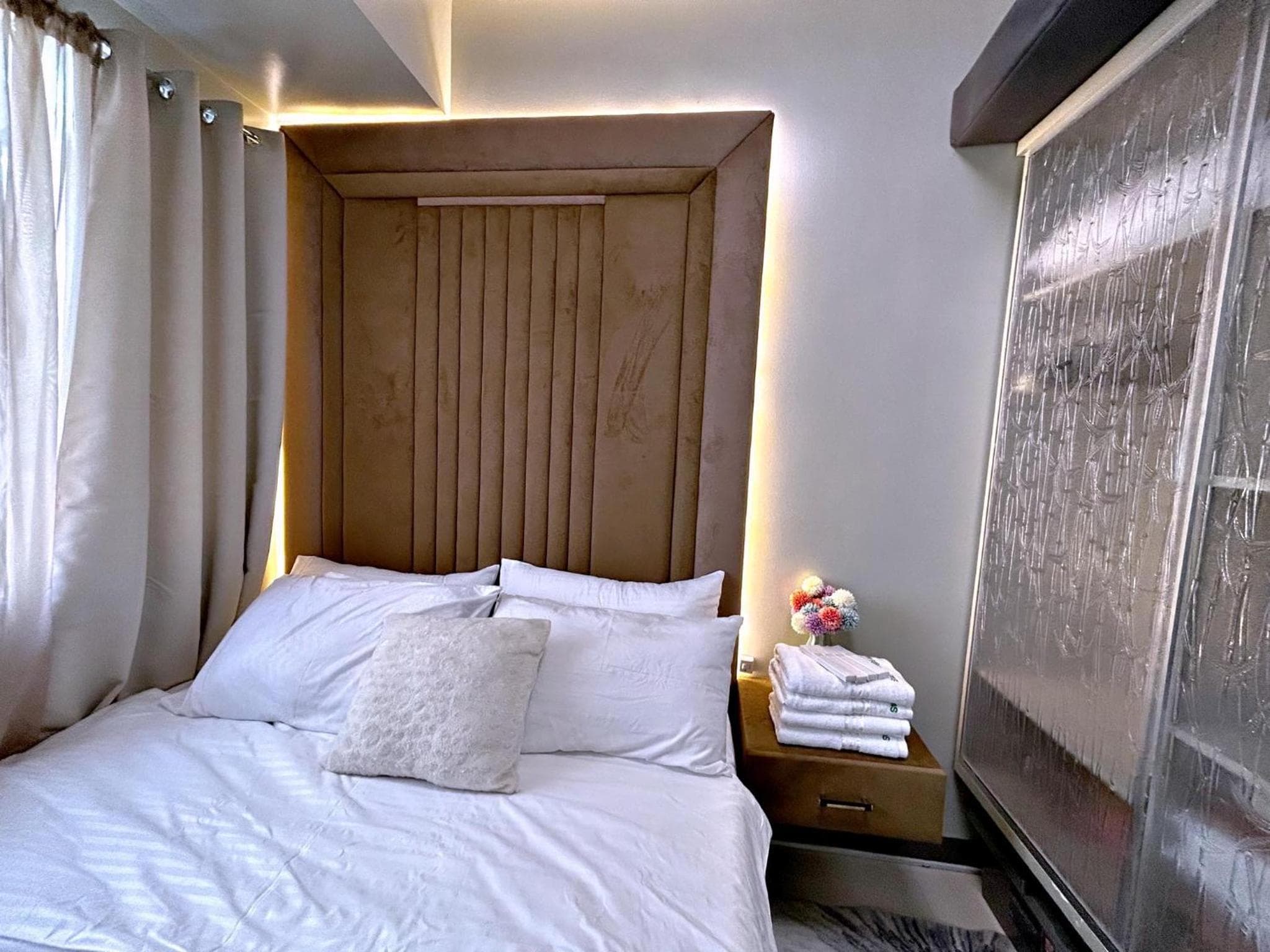 Cozypura Staycation near MOA, Airport , with free fast WIFI, Netflix and pay parking, Manila, photo 3