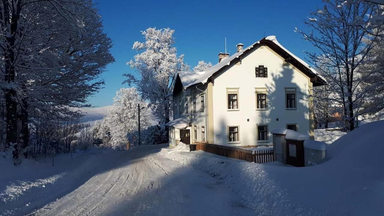 Stará Škola Hedeč, Králíky