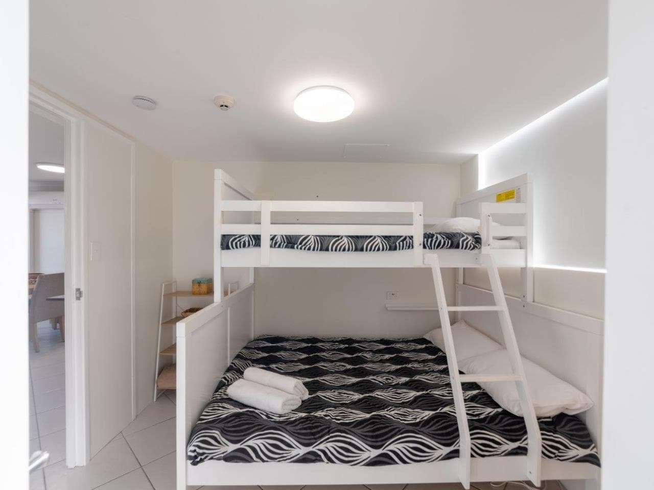 Crystal Beachfront Apartments, Gold Coast, photo 2