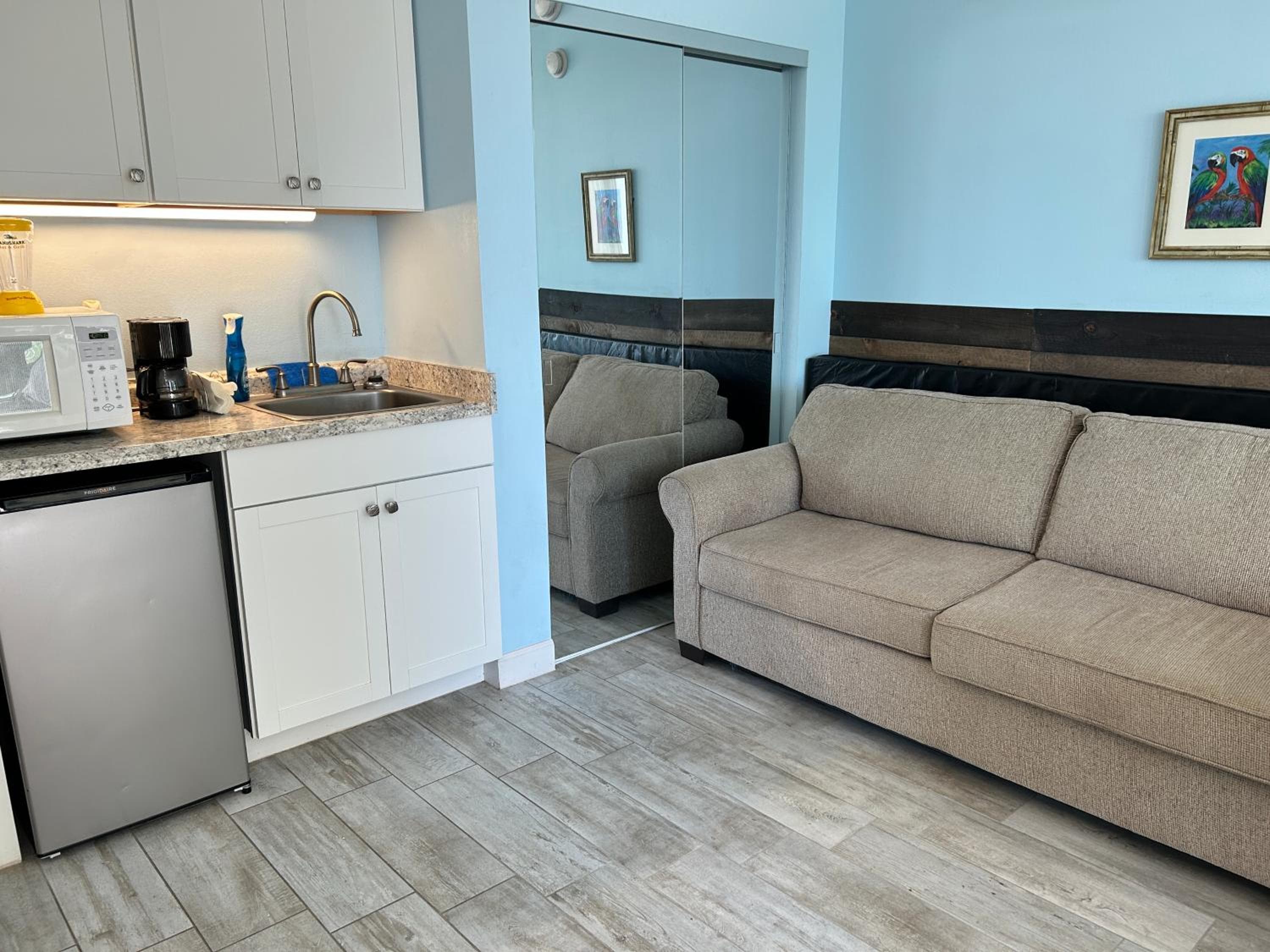 Single, Double or Quad Oceanview Studios - Direct Beach Access, Oceanfront Pool & Tiki, Daytona Beach Shores, photo 4