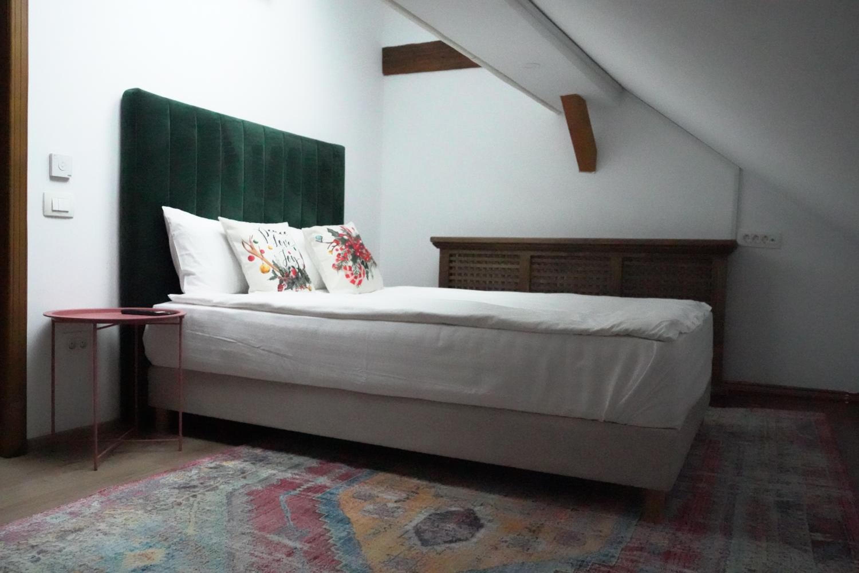 Nikolas Haus Premium Historic Center Stay & Free Parking, Braşov, photo 4