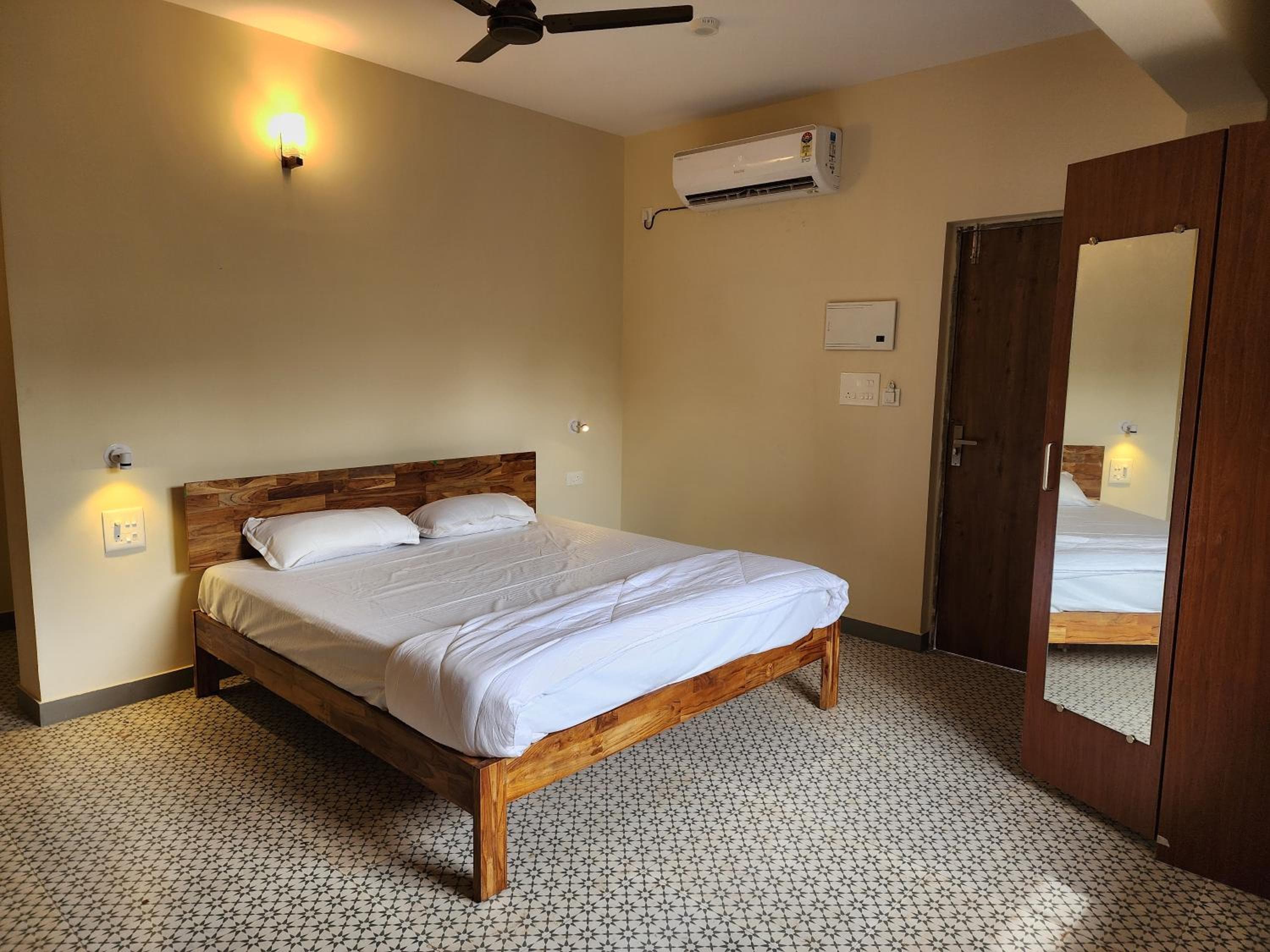 Beach Bliss Apartment Hotel - 7 Minutes walk to Beach, Colva, photo 5
