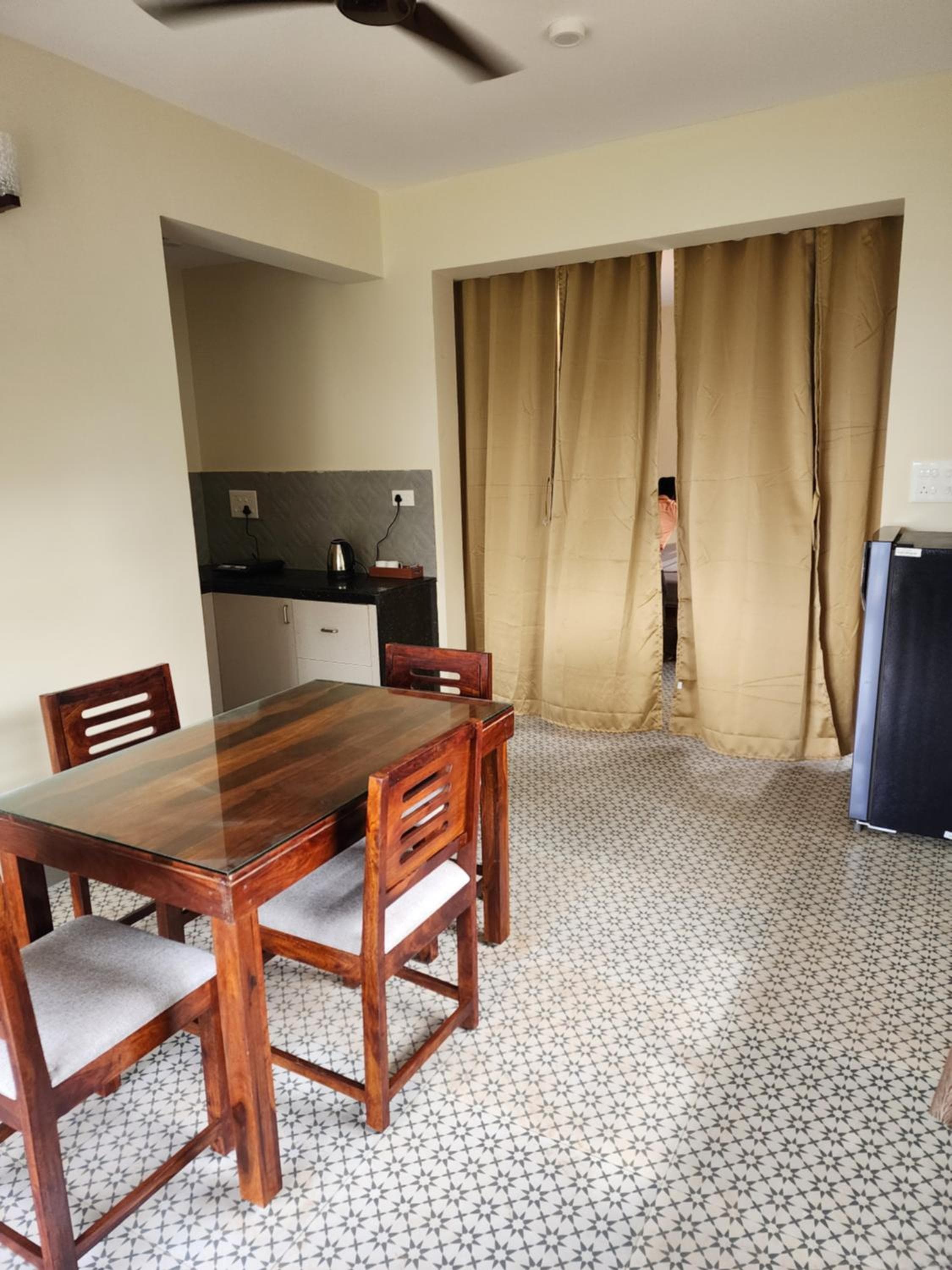 Beach Bliss Apartment Hotel - 7 Minutes walk to Beach, Colva, photo 4