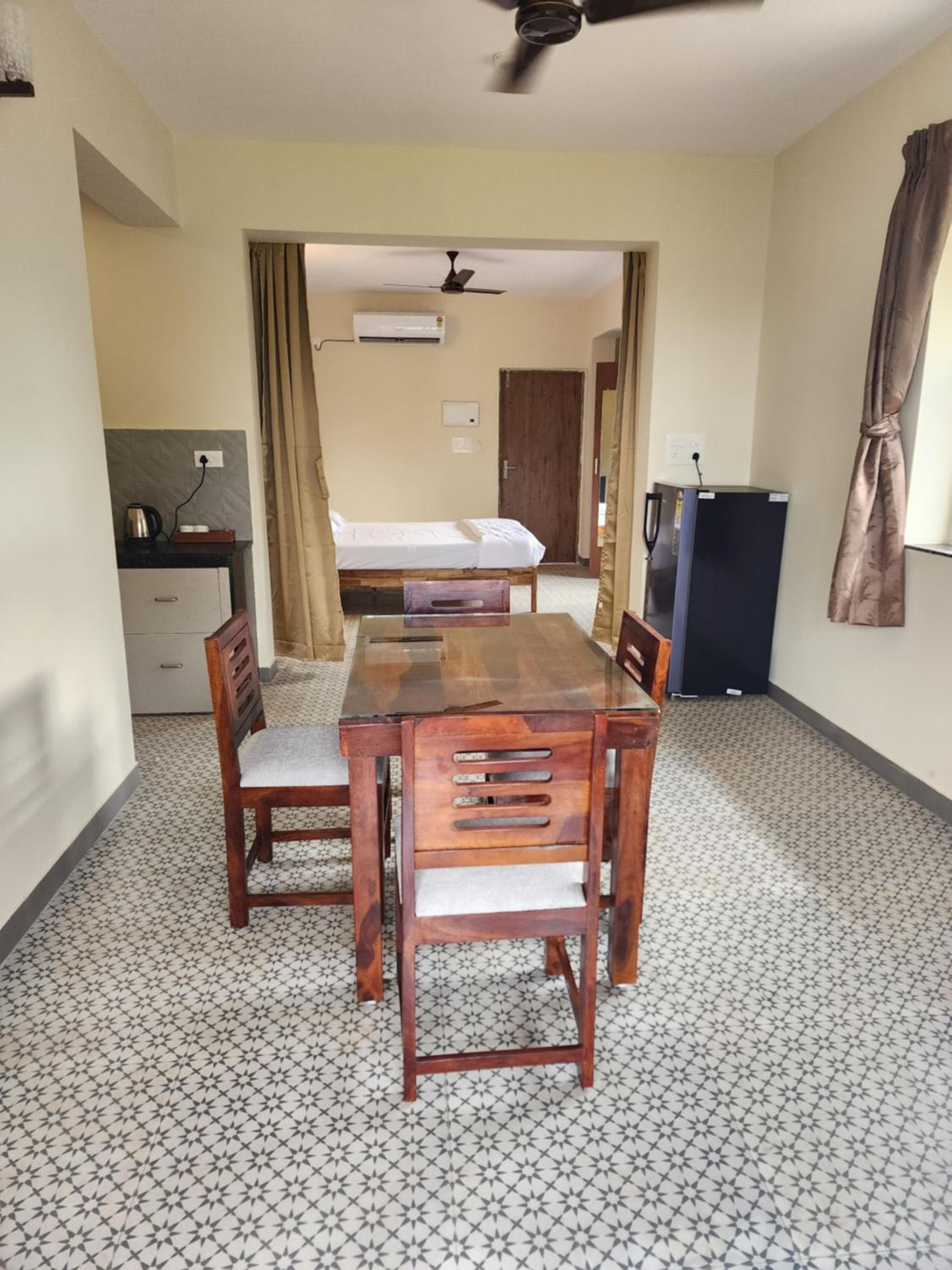 Beach Bliss Apartment Hotel - 7 Minutes walk to Beach, Colva, photo 2