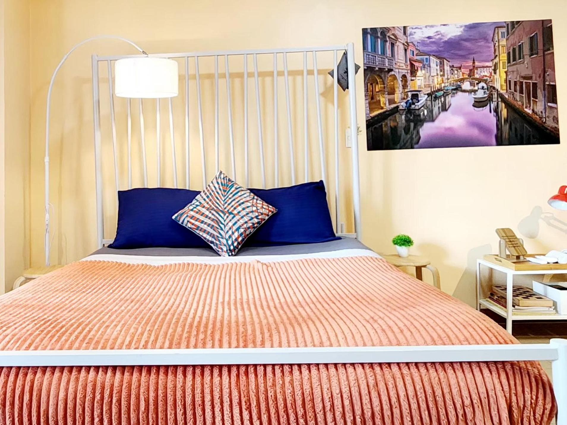 12e Spacious Cozy Suite at The Venice Mall with FREE Parking Washer 3 Pax Only, Manila, photo 3