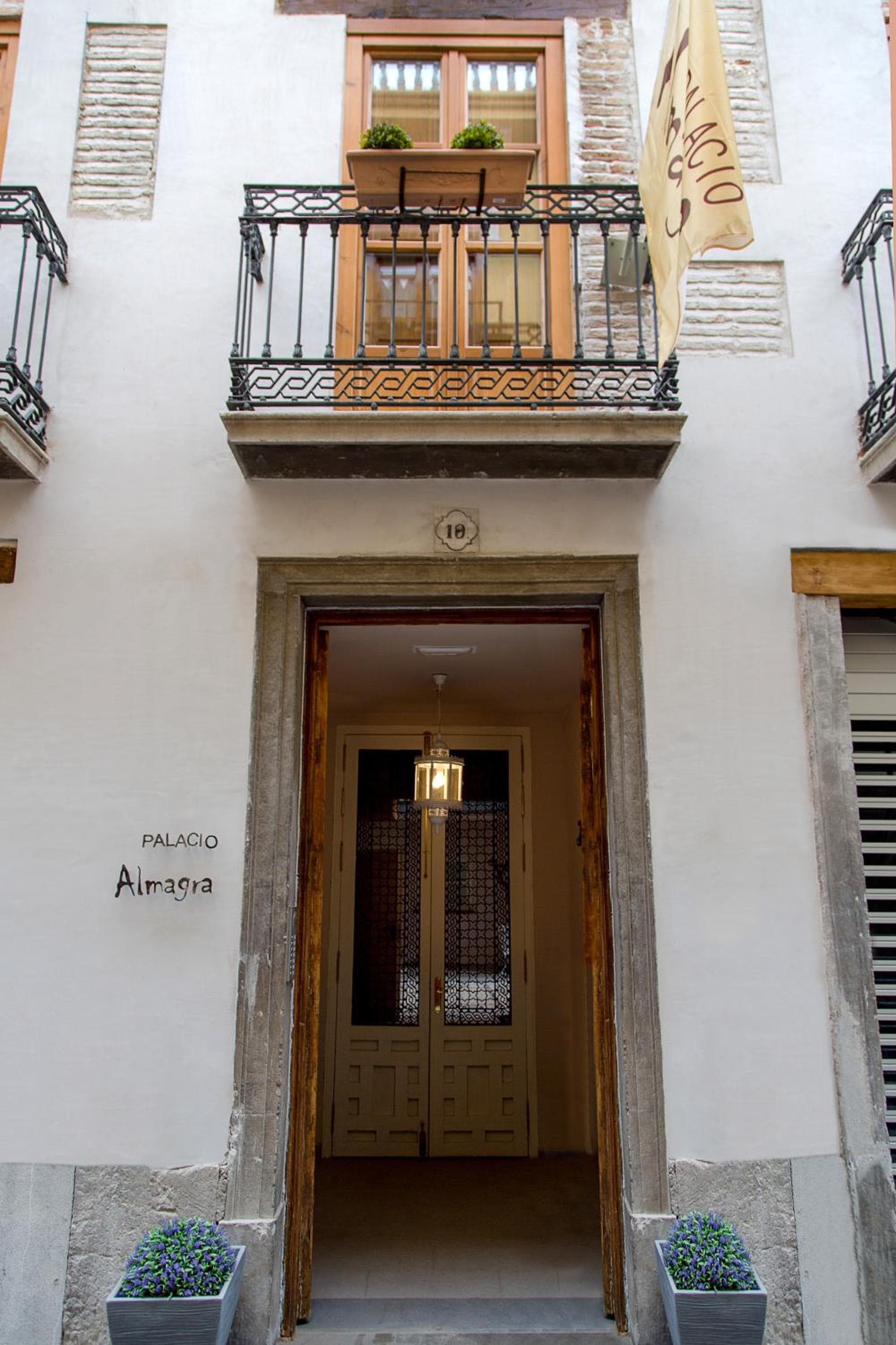 Apartamentos Luna Suites Palacio Almagra, Granada, photo 6