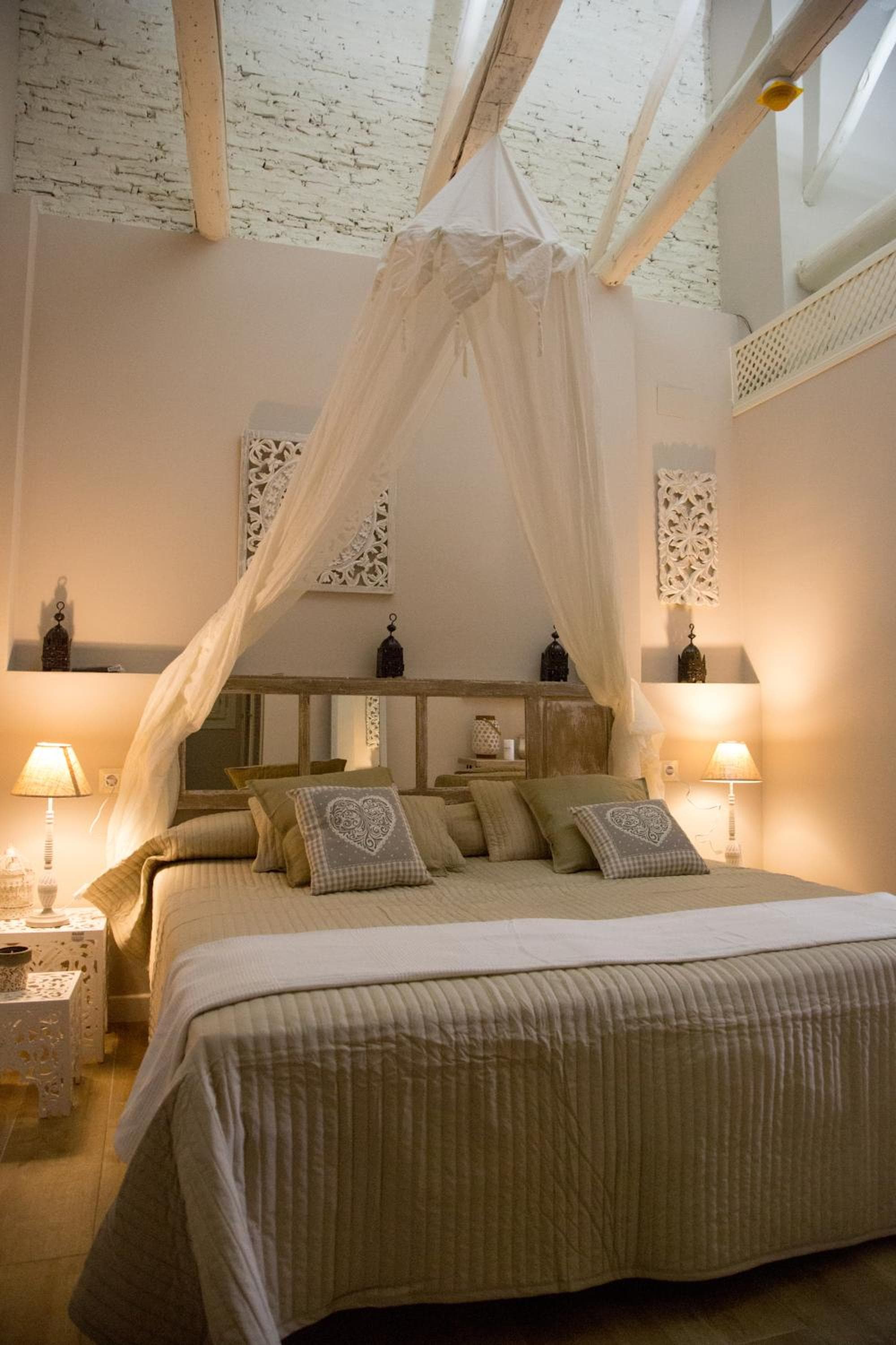 Apartamentos Luna Suites Palacio Almagra, Granada, photo 3