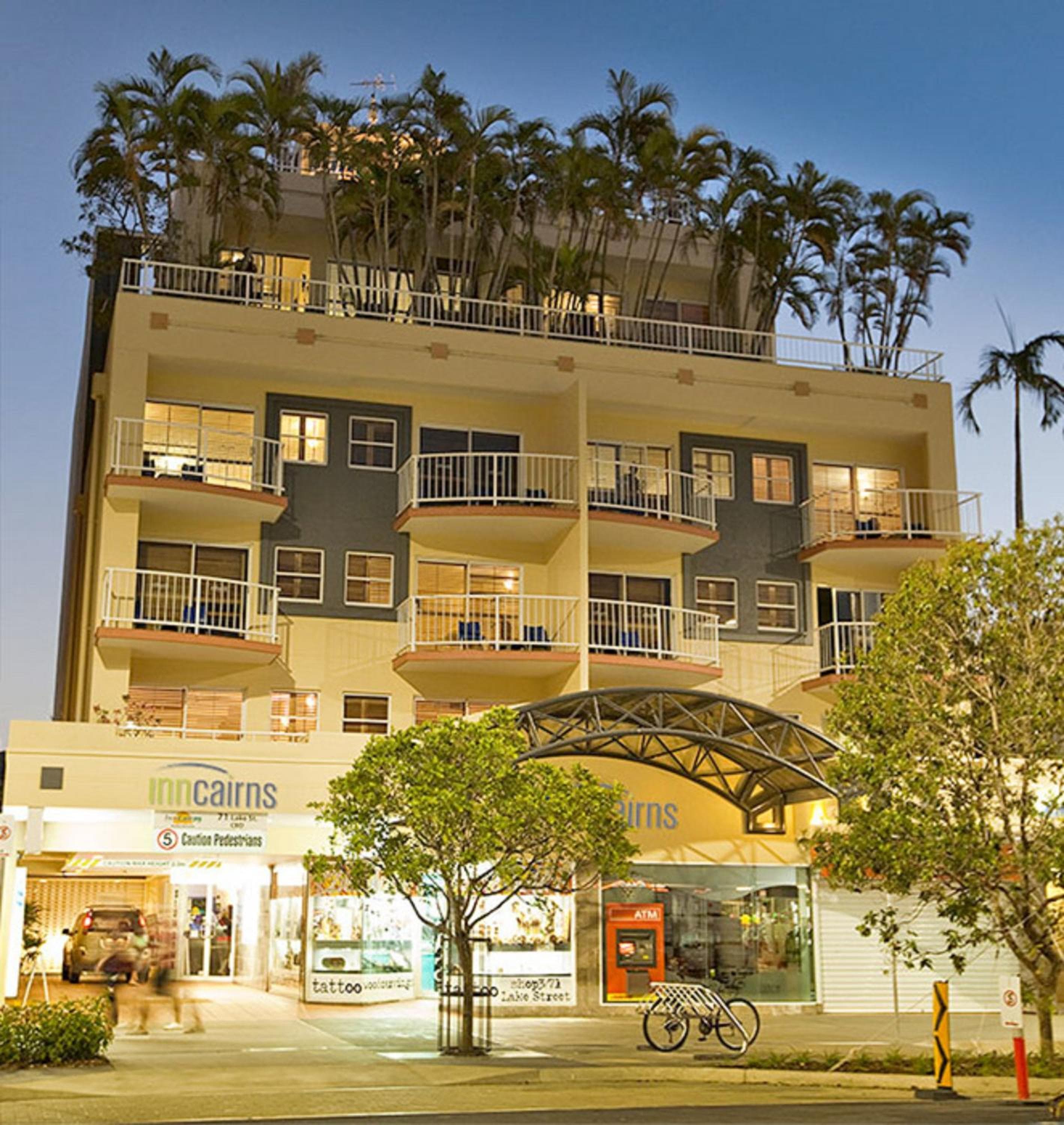 Inn Cairns, Cairns